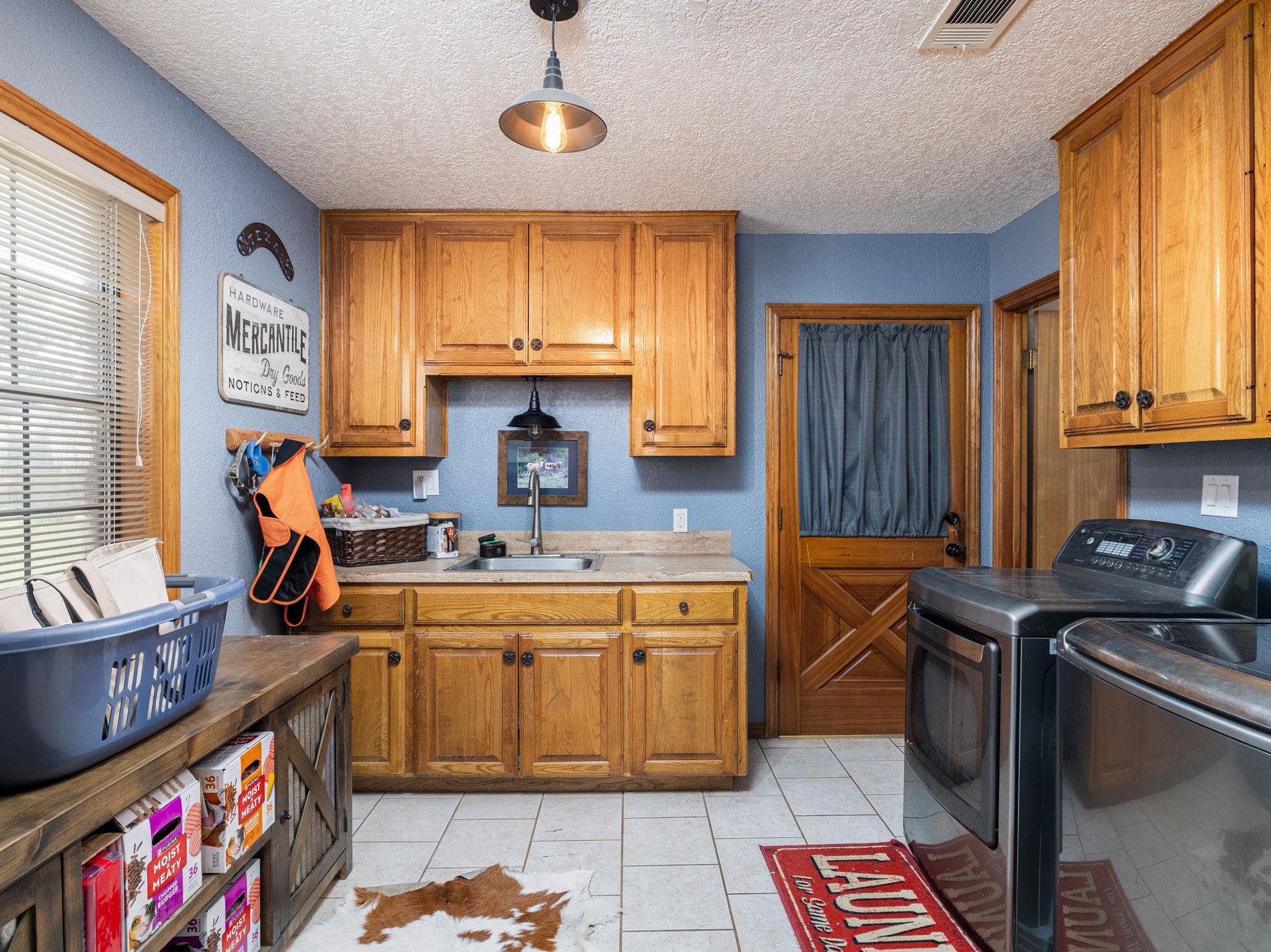 1045 Private Road 7005, Lexington, TX 78947