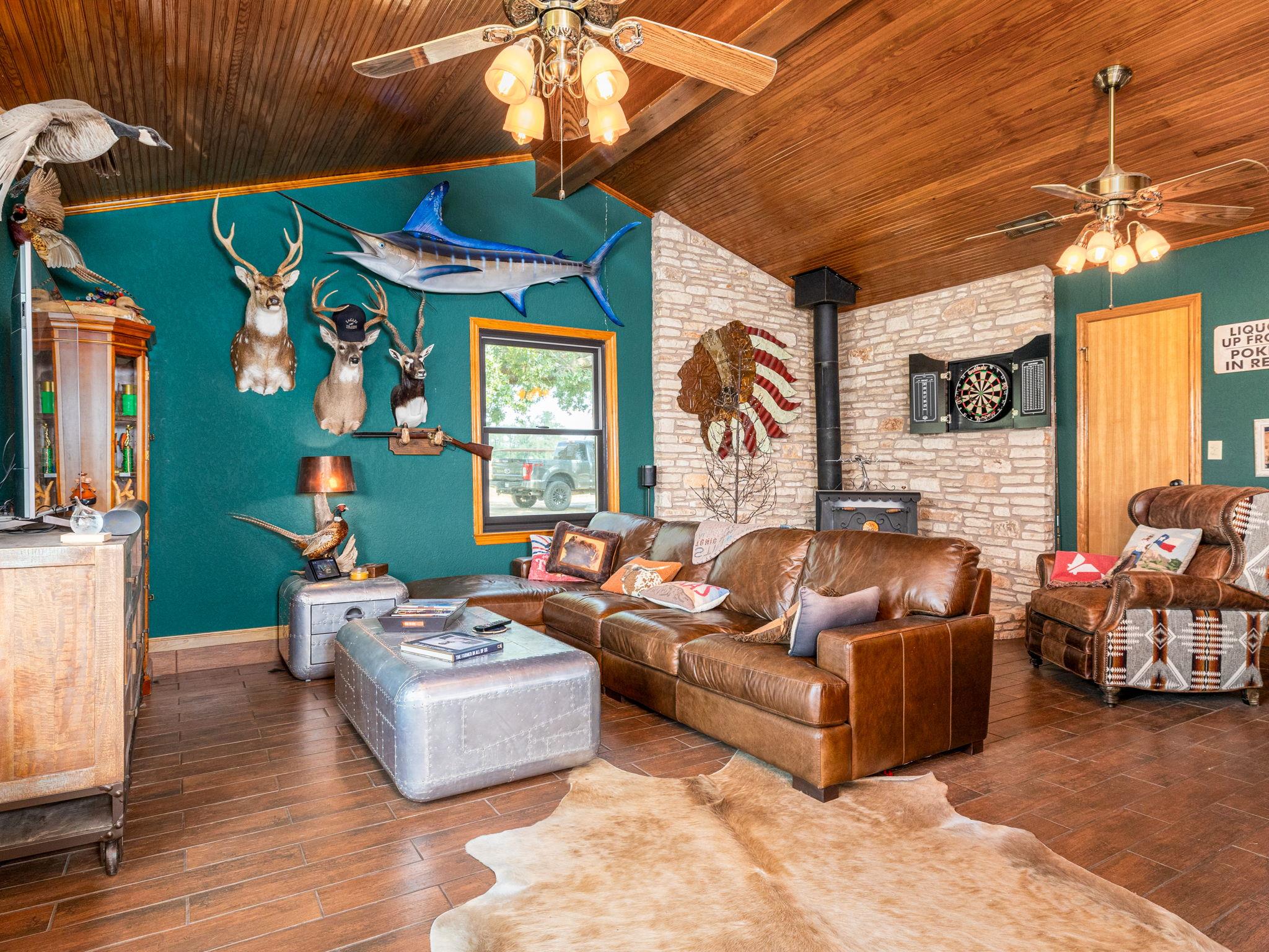 1045 Private Road 7005, Lexington, TX 78947