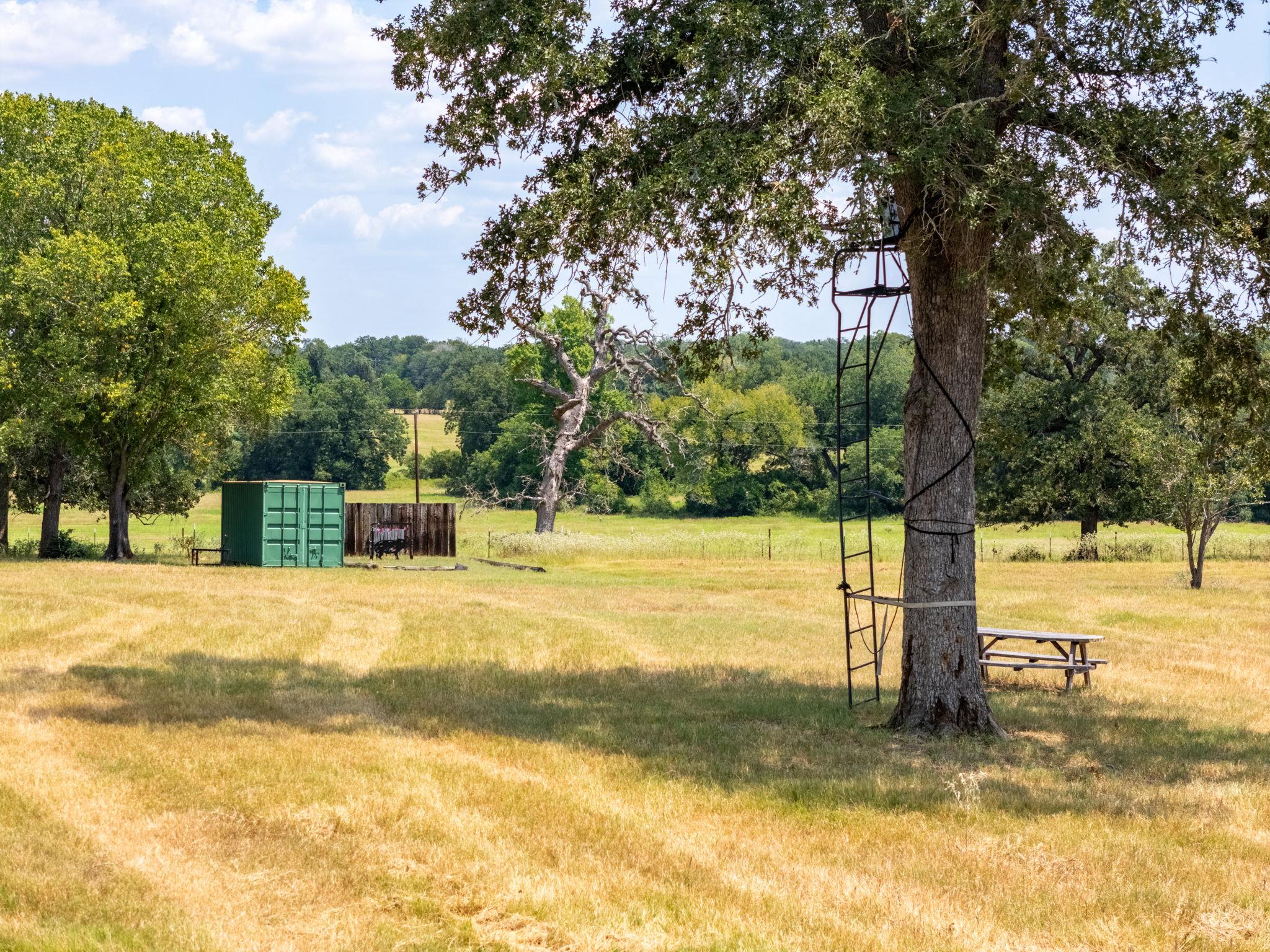 1045 Private Road 7005, Lexington, TX 78947