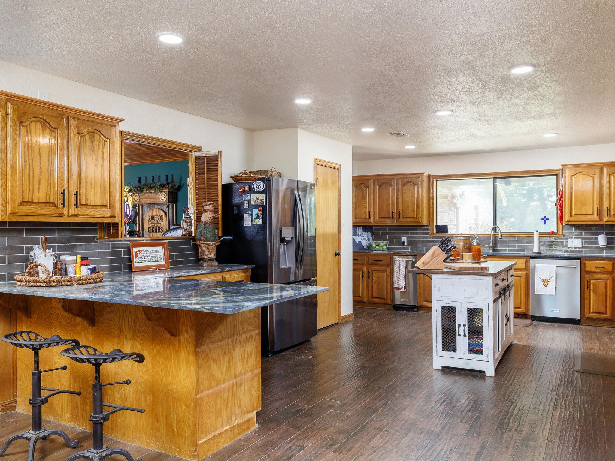 1045 Private Road 7005, Lexington, TX 78947