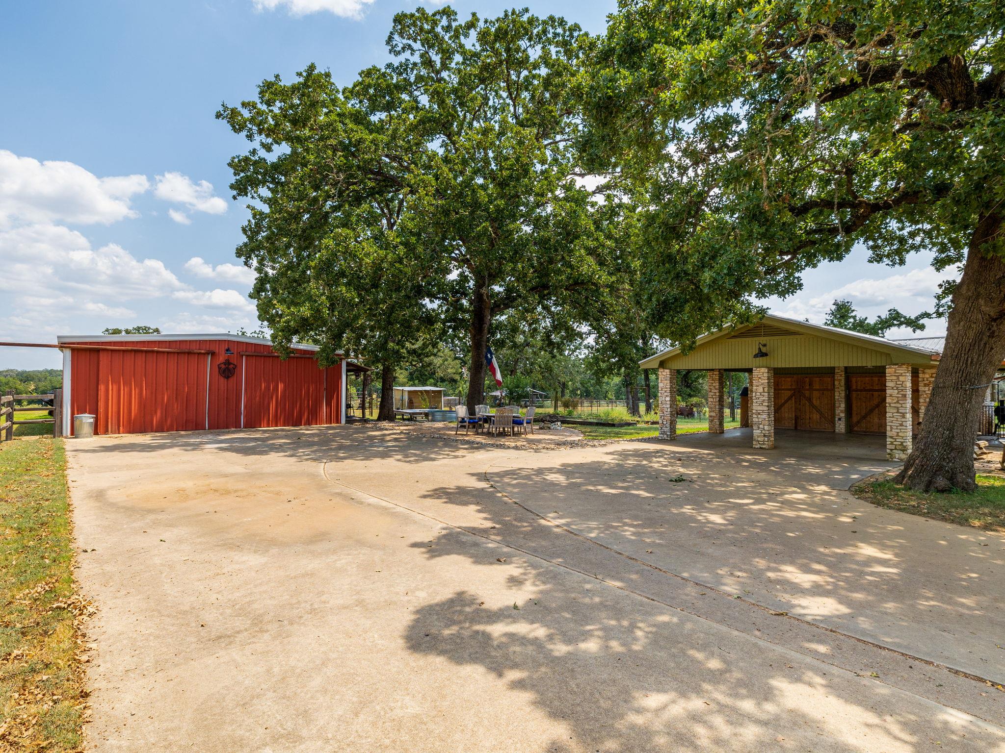 1045 Private Road 7005, Lexington, TX 78947