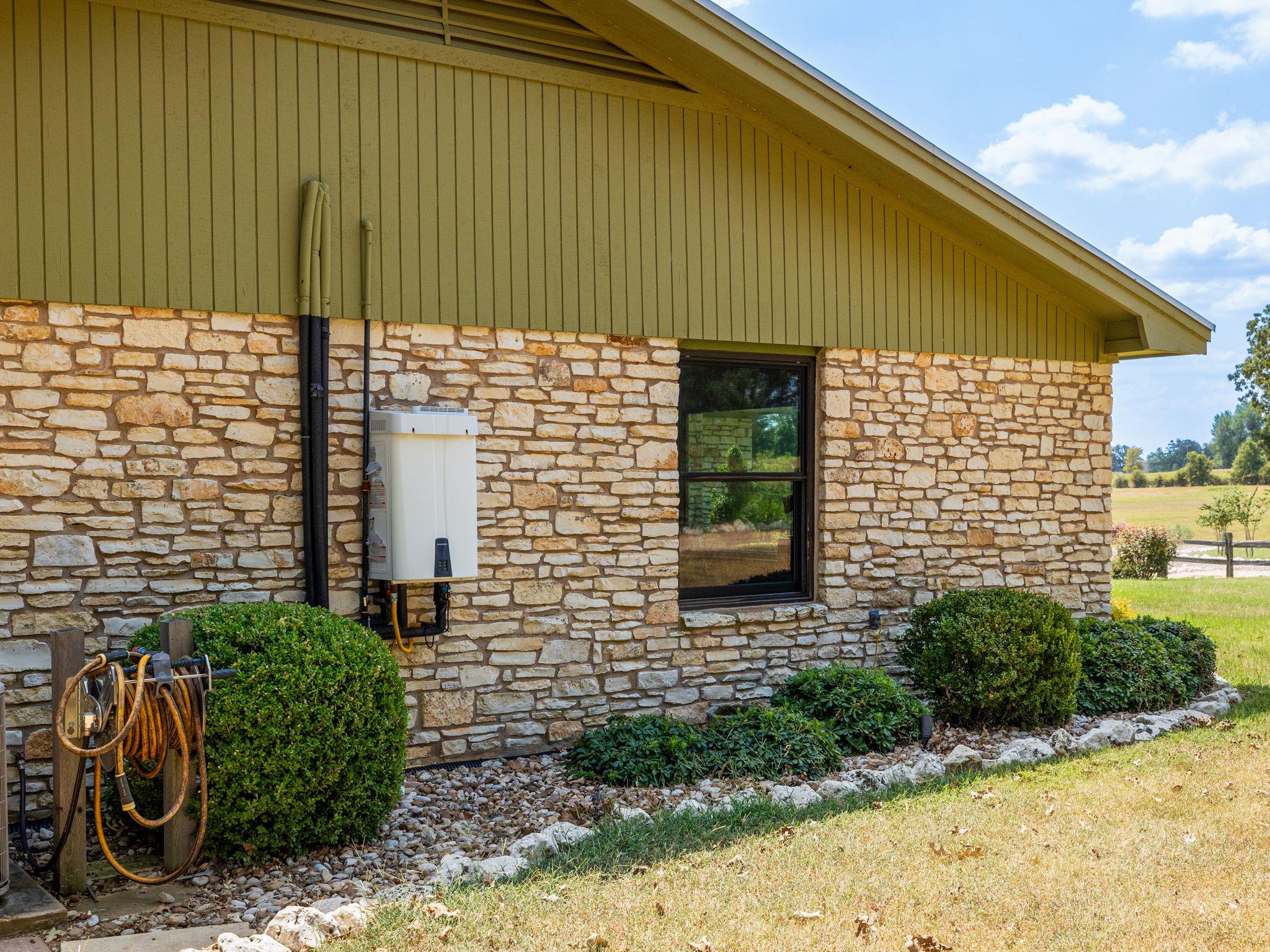 1045 Private Road 7005, Lexington, TX 78947