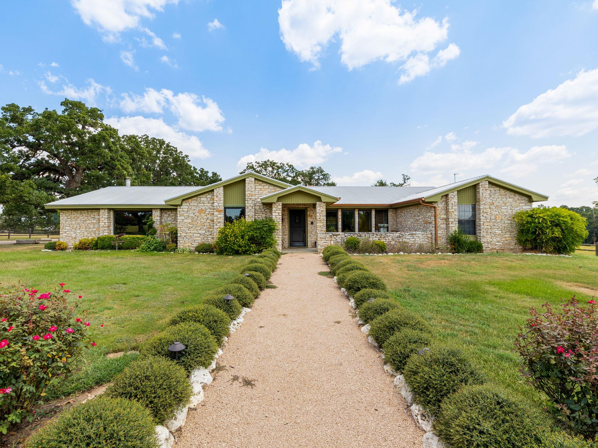 1045 Private Road 7005, Lexington, TX 78947
