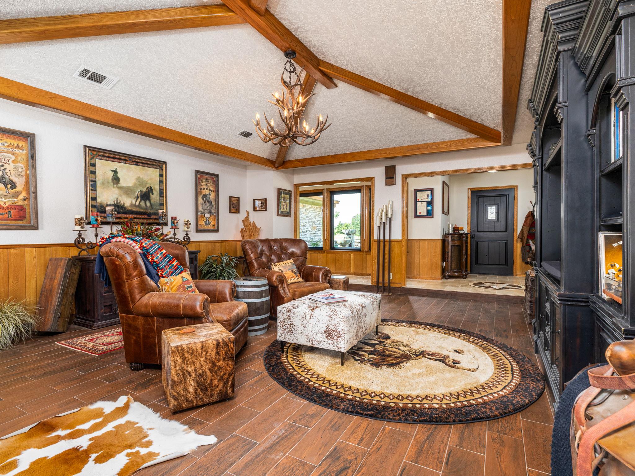 1045 Private Road 7005, Lexington, TX 78947