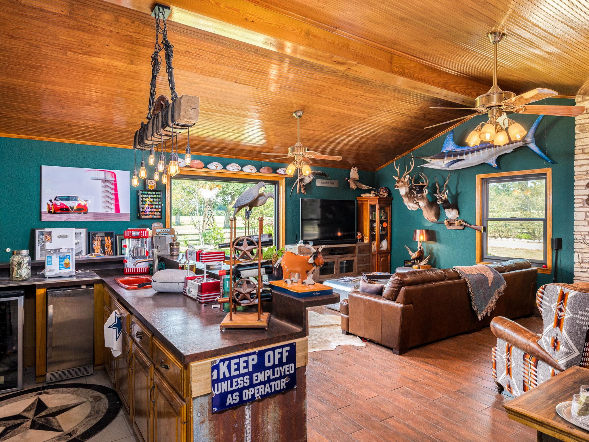 1045 Private Road 7005, Lexington, TX 78947