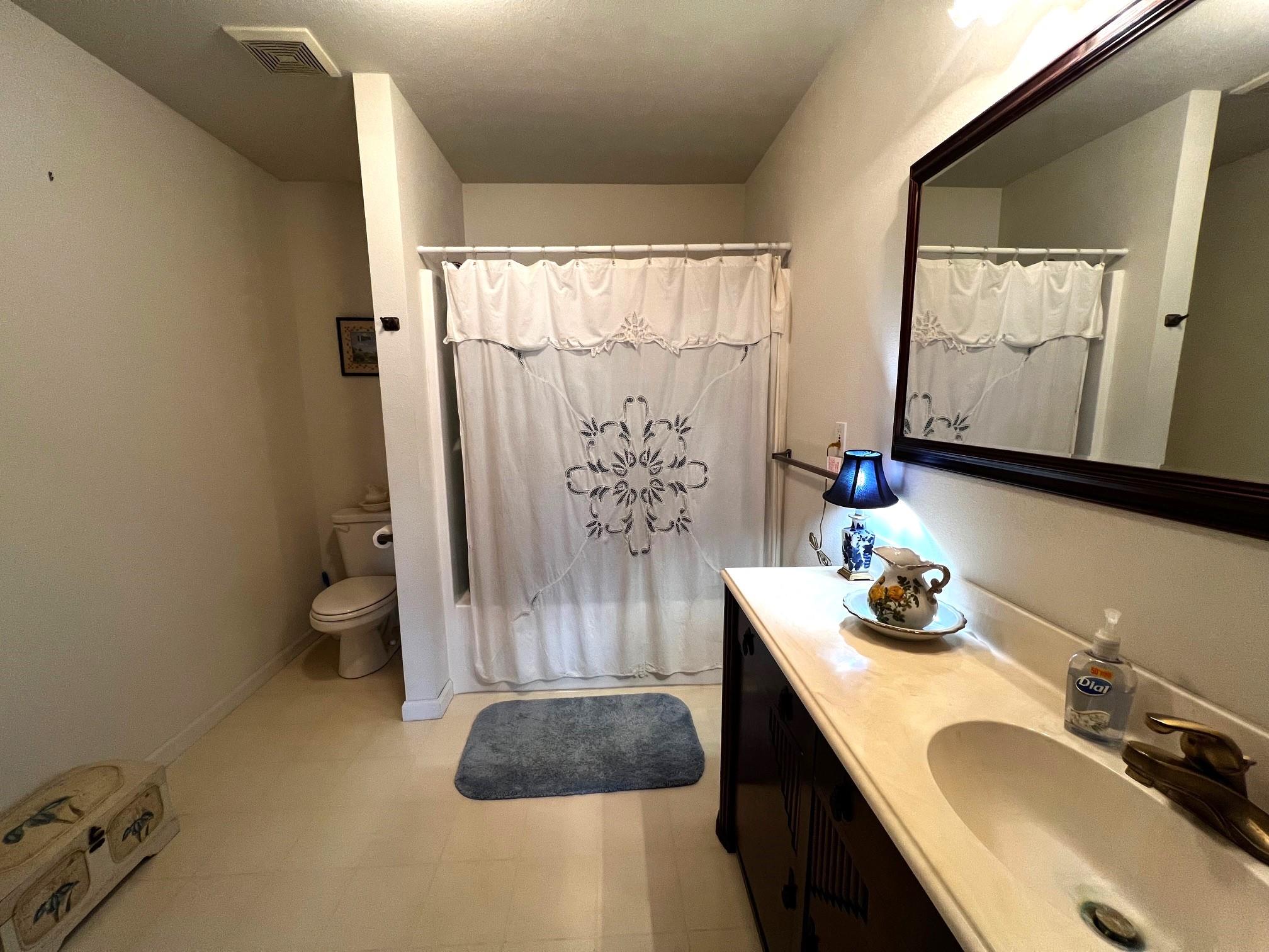 730 Panorama Rd, La Grange, TX 78945