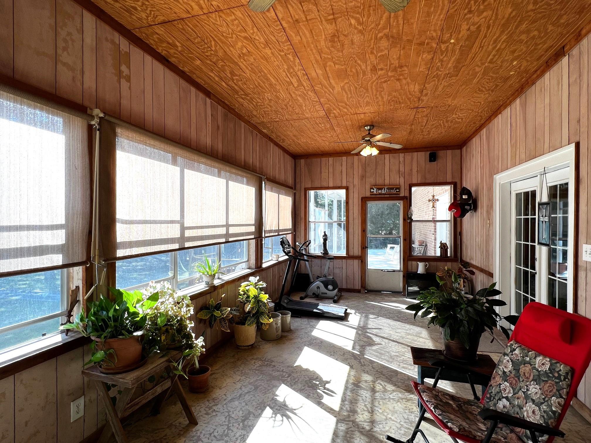 730 Panorama Rd, La Grange, TX 78945