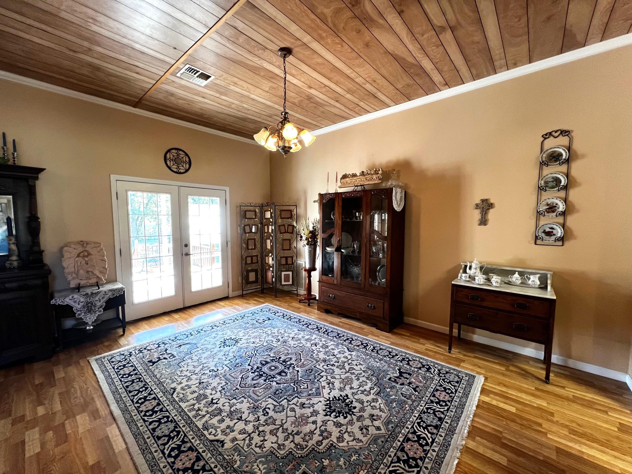 730 Panorama Rd, La Grange, TX 78945