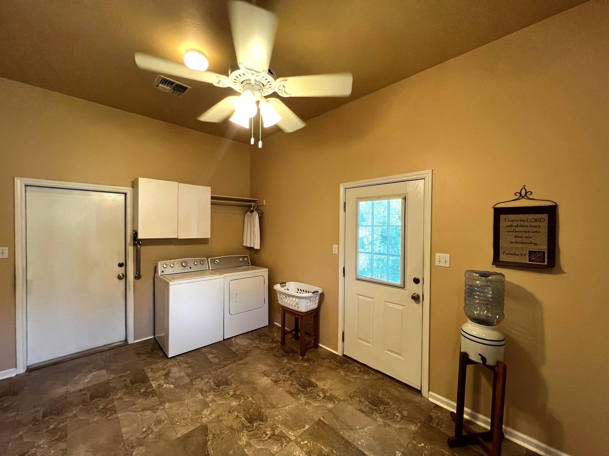 730 Panorama Rd, La Grange, TX 78945