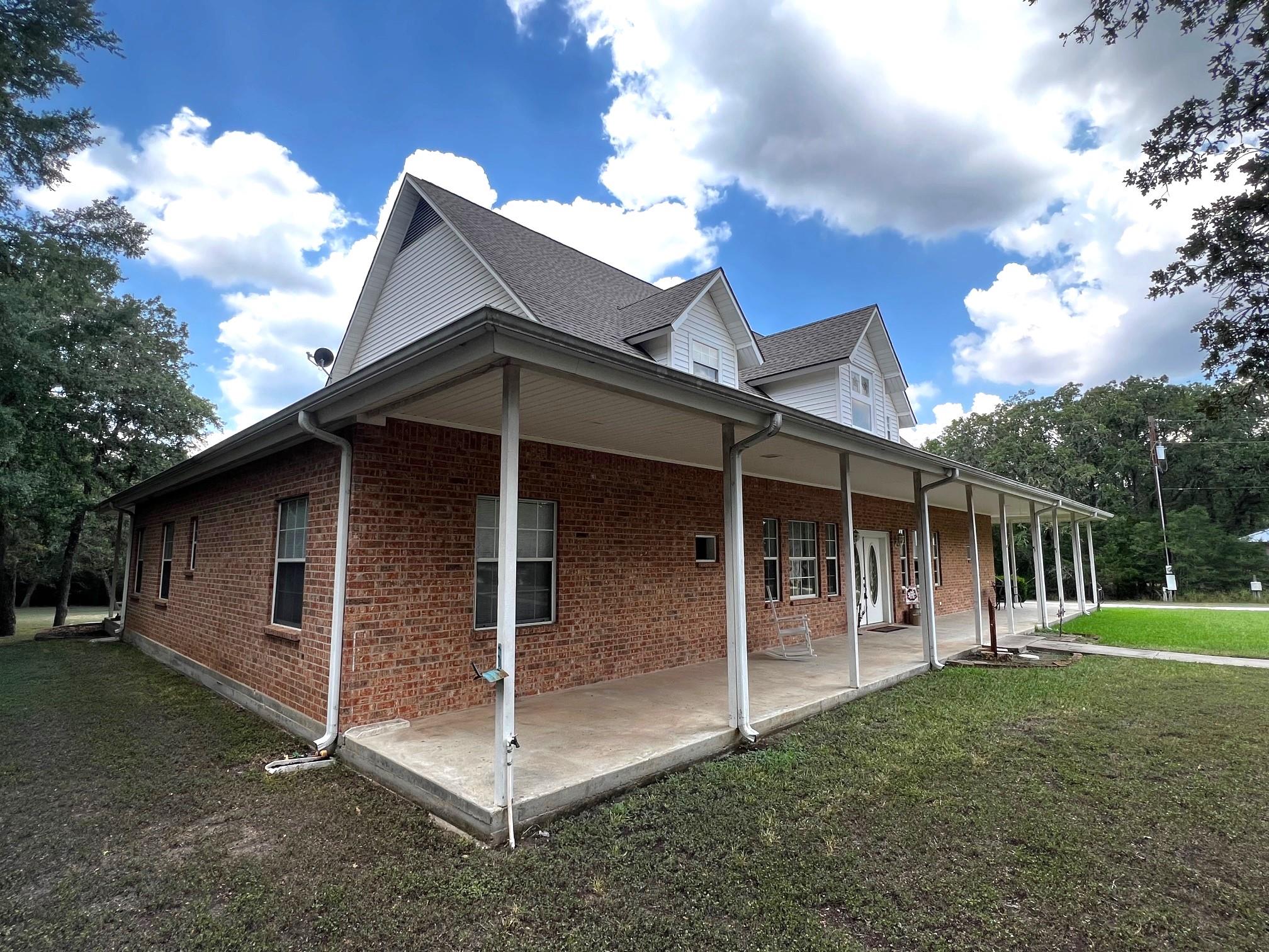 730 Panorama Rd, La Grange, TX 78945