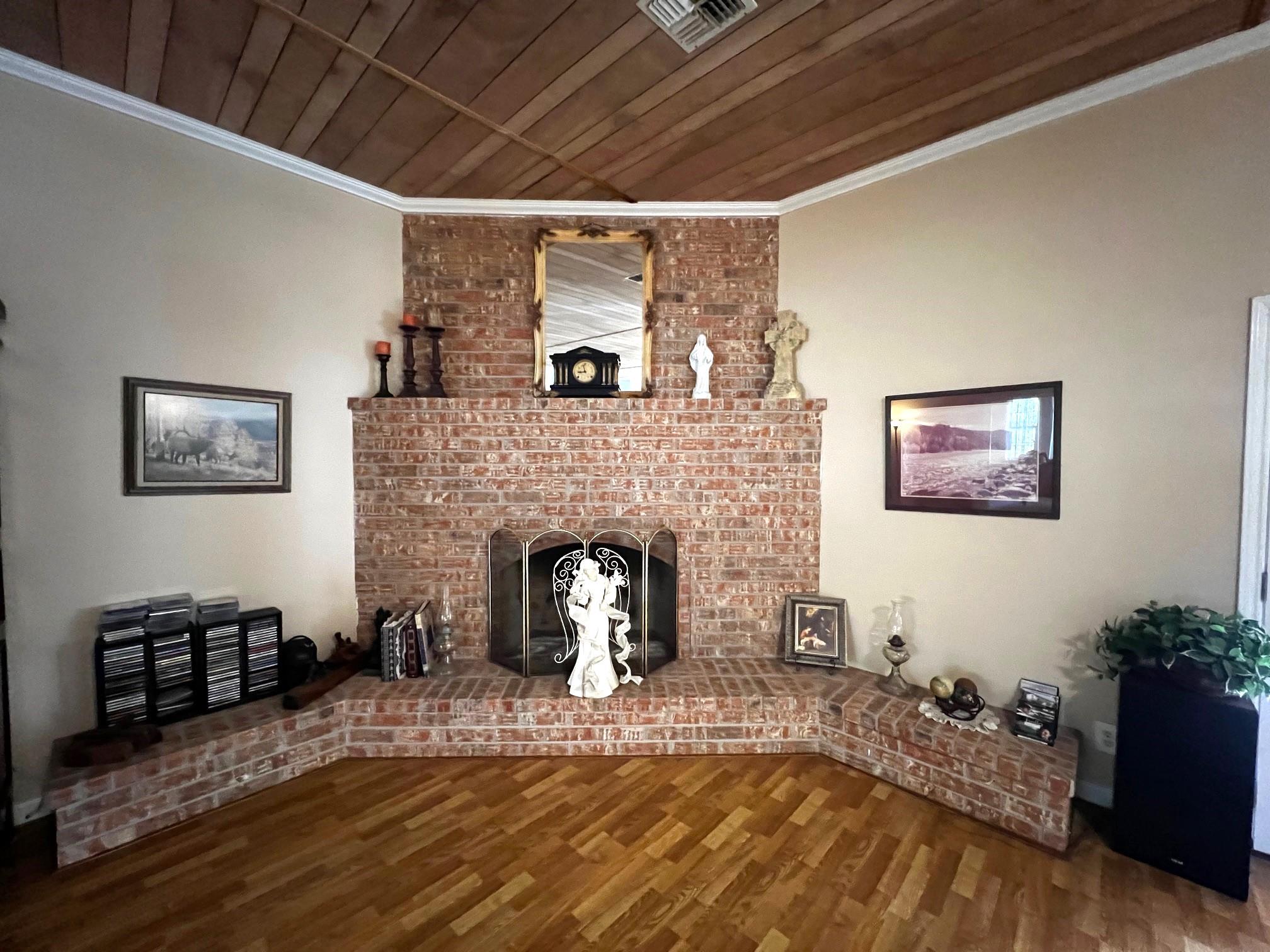 730 Panorama Rd, La Grange, TX 78945