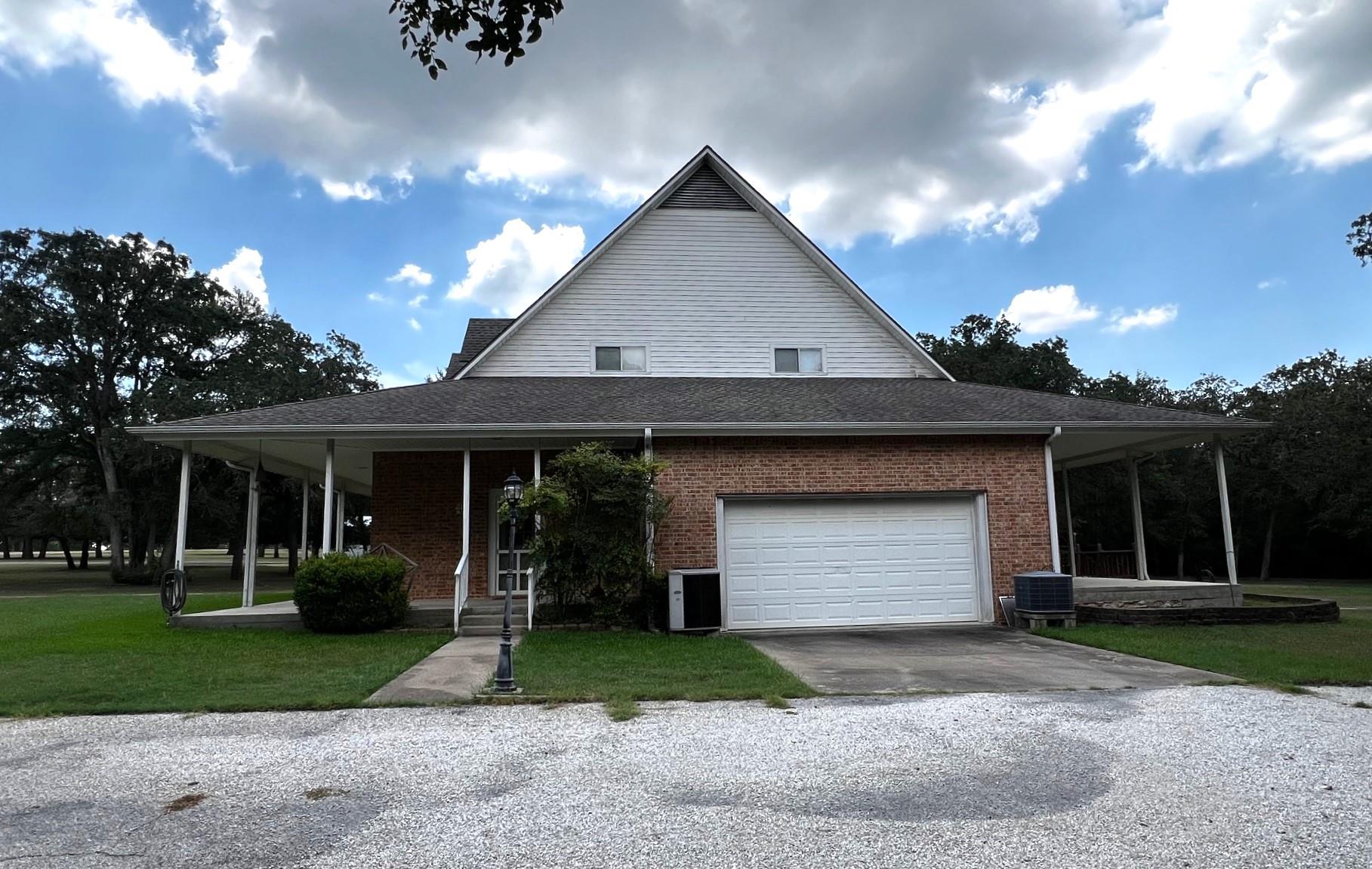 730 Panorama Rd, La Grange, TX 78945