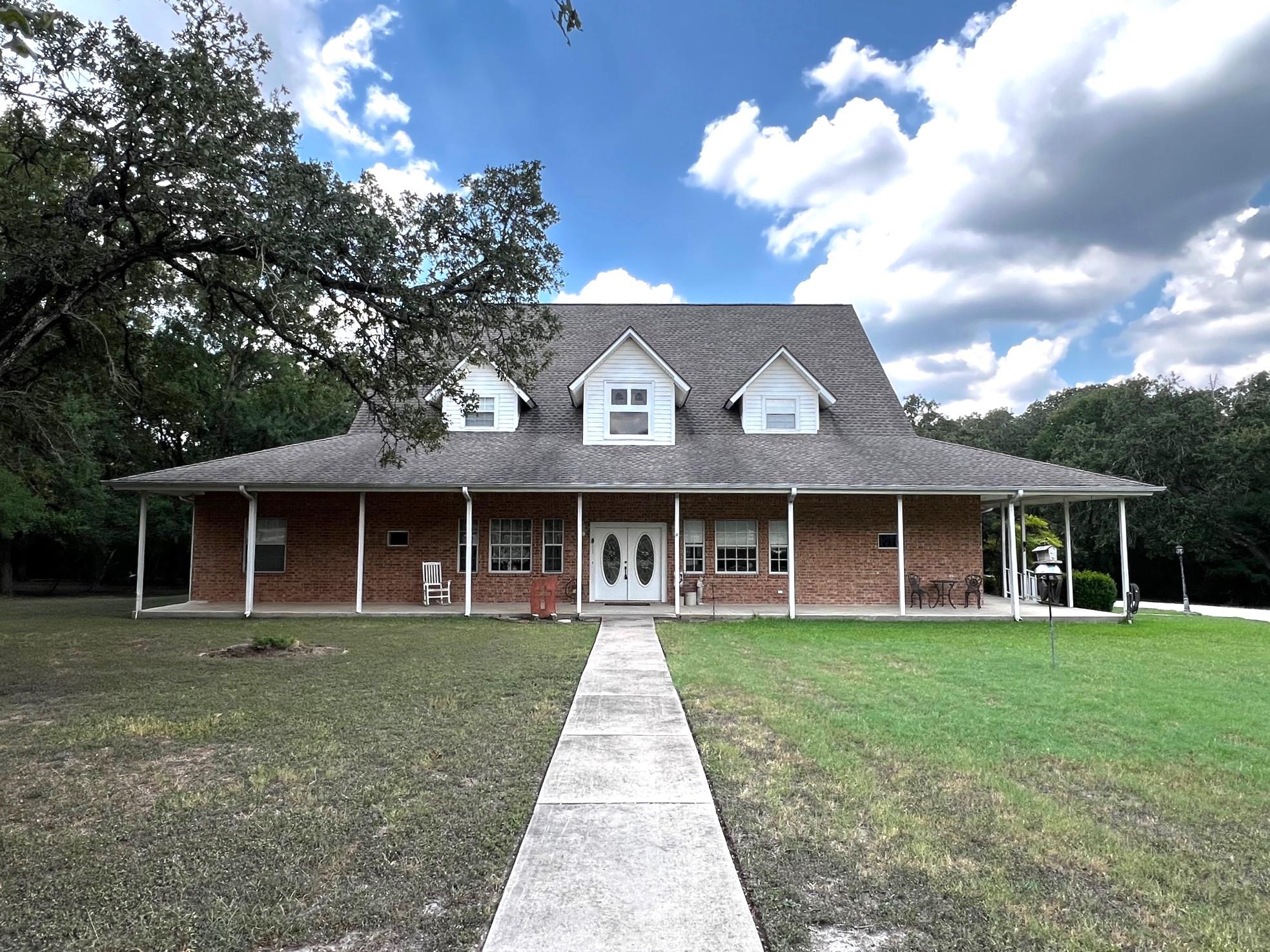 730 Panorama Rd, La Grange, TX 78945