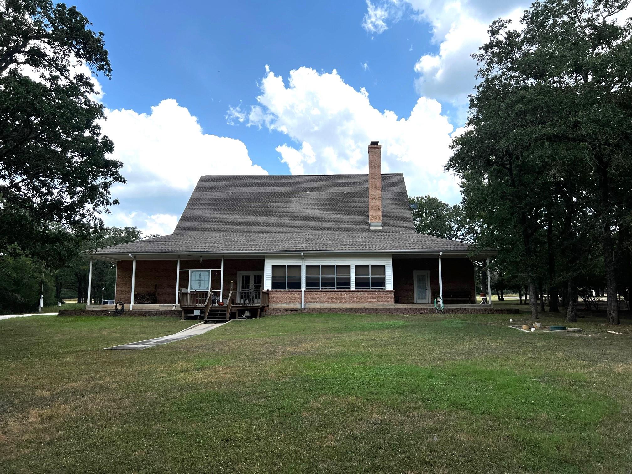 730 Panorama Rd, La Grange, TX 78945