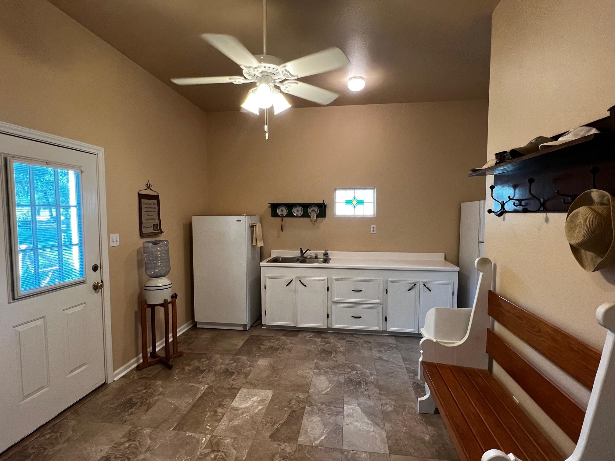 730 Panorama Rd, La Grange, TX 78945