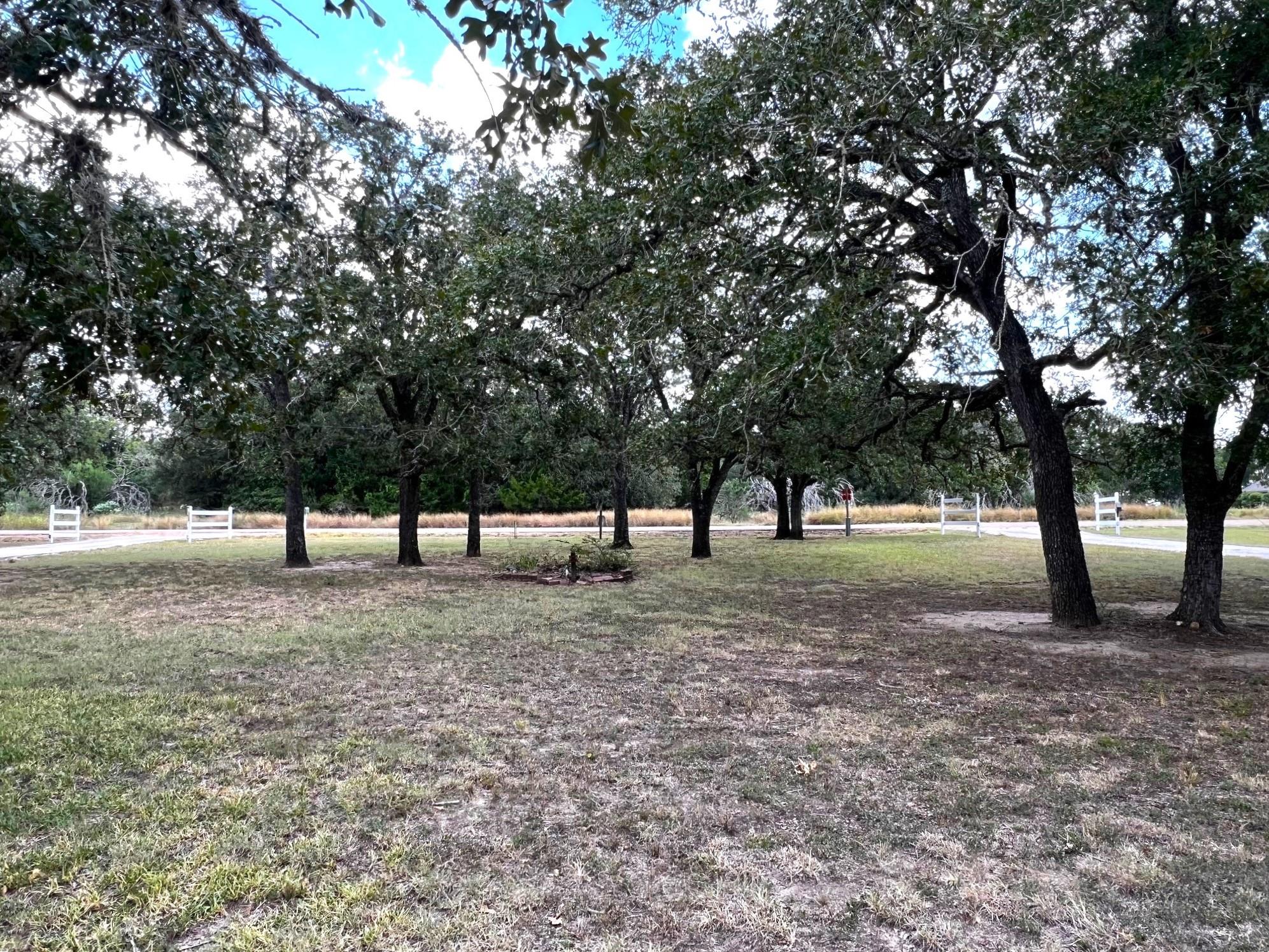 730 Panorama Rd, La Grange, TX 78945