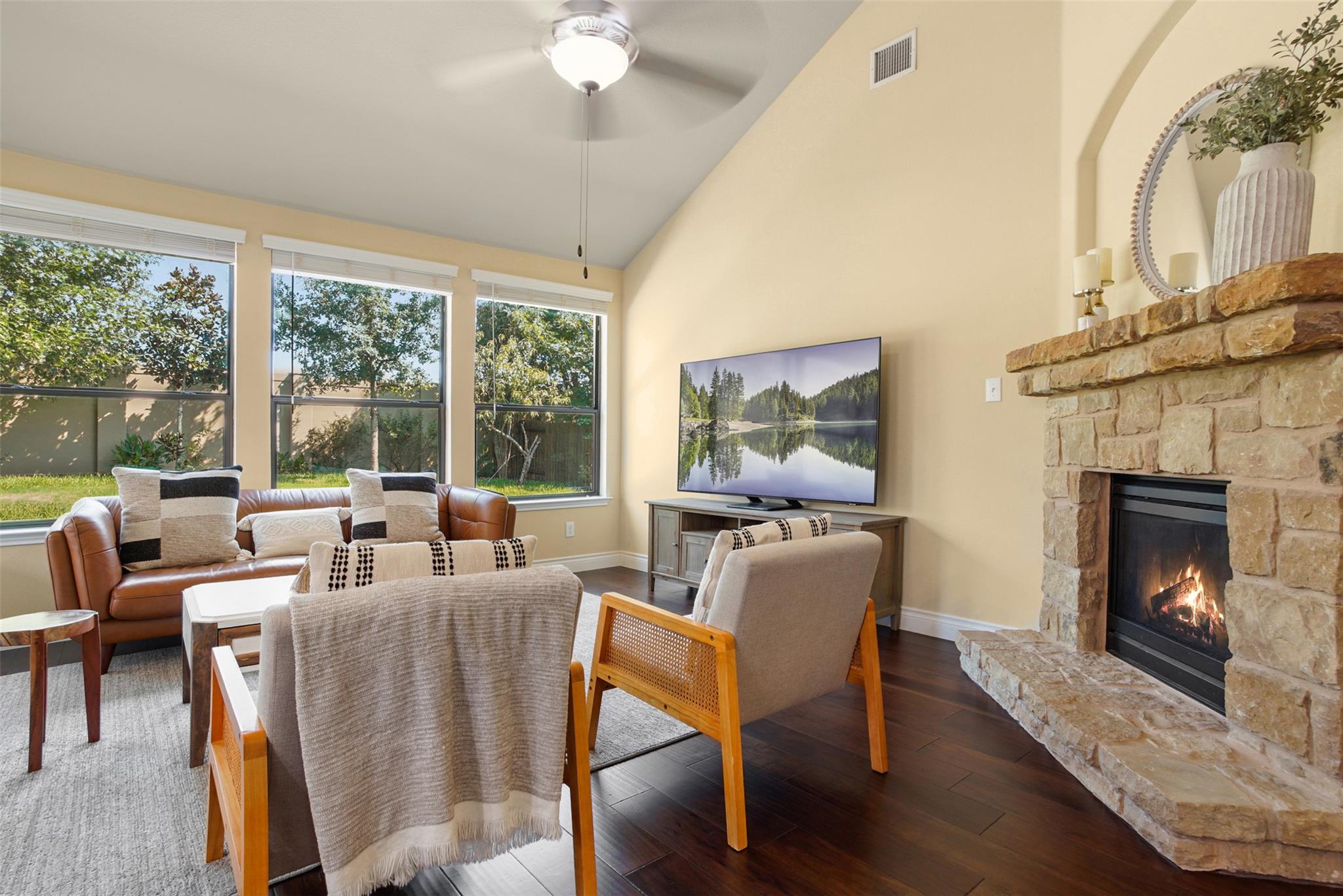 121 E Adelanta Pl, Round Rock, TX 78681