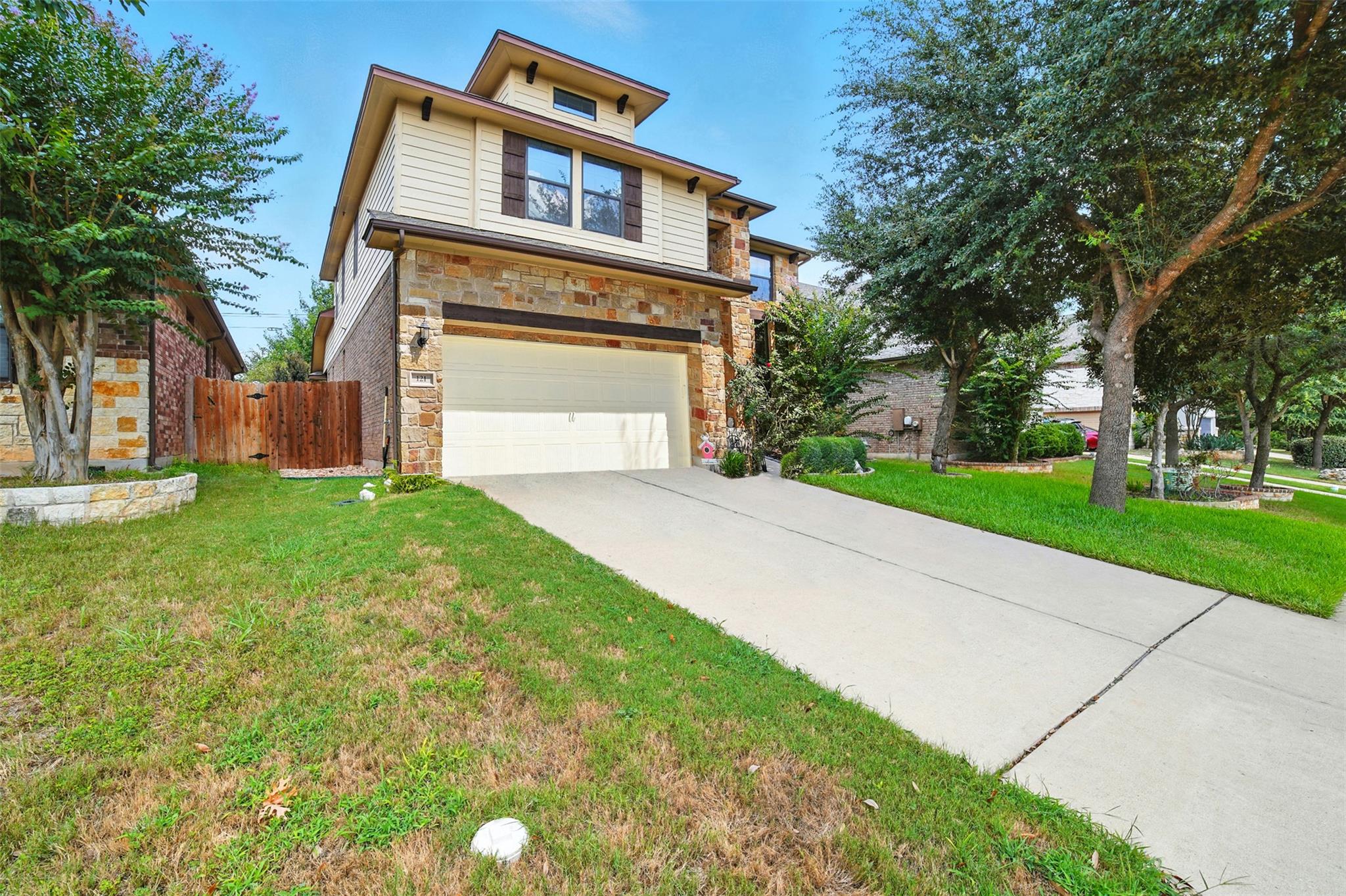 121 E Adelanta Pl, Round Rock, TX 78681