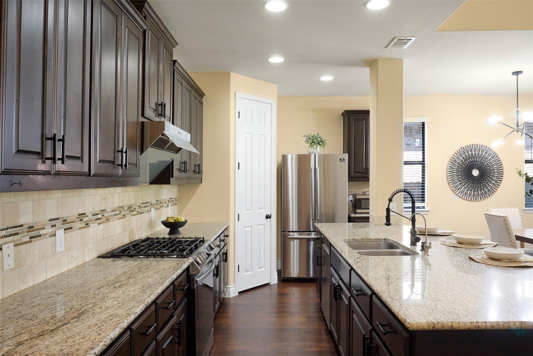 121 E Adelanta Pl, Round Rock, TX 78681