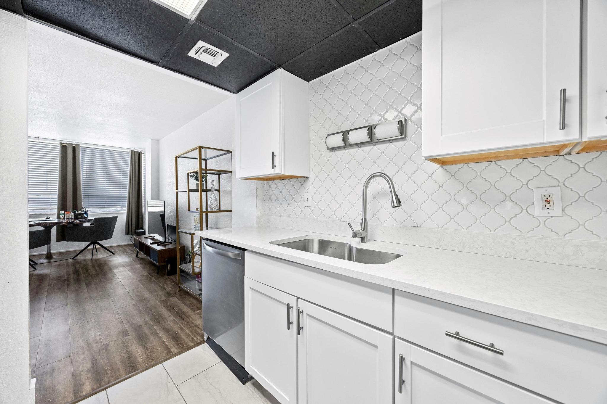 1800 Lavaca St # A-201, Austin, TX 78701