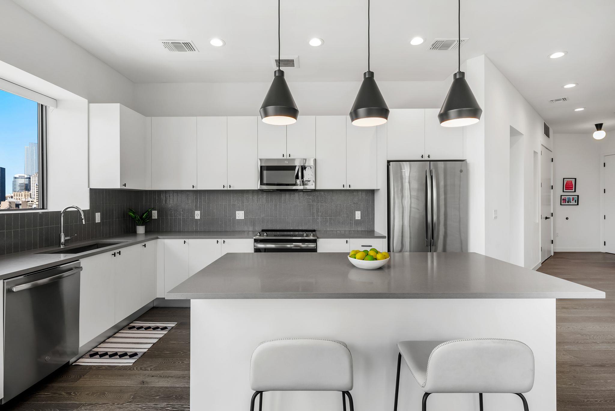 800 Embassy Dr # 337, Austin, TX 78702