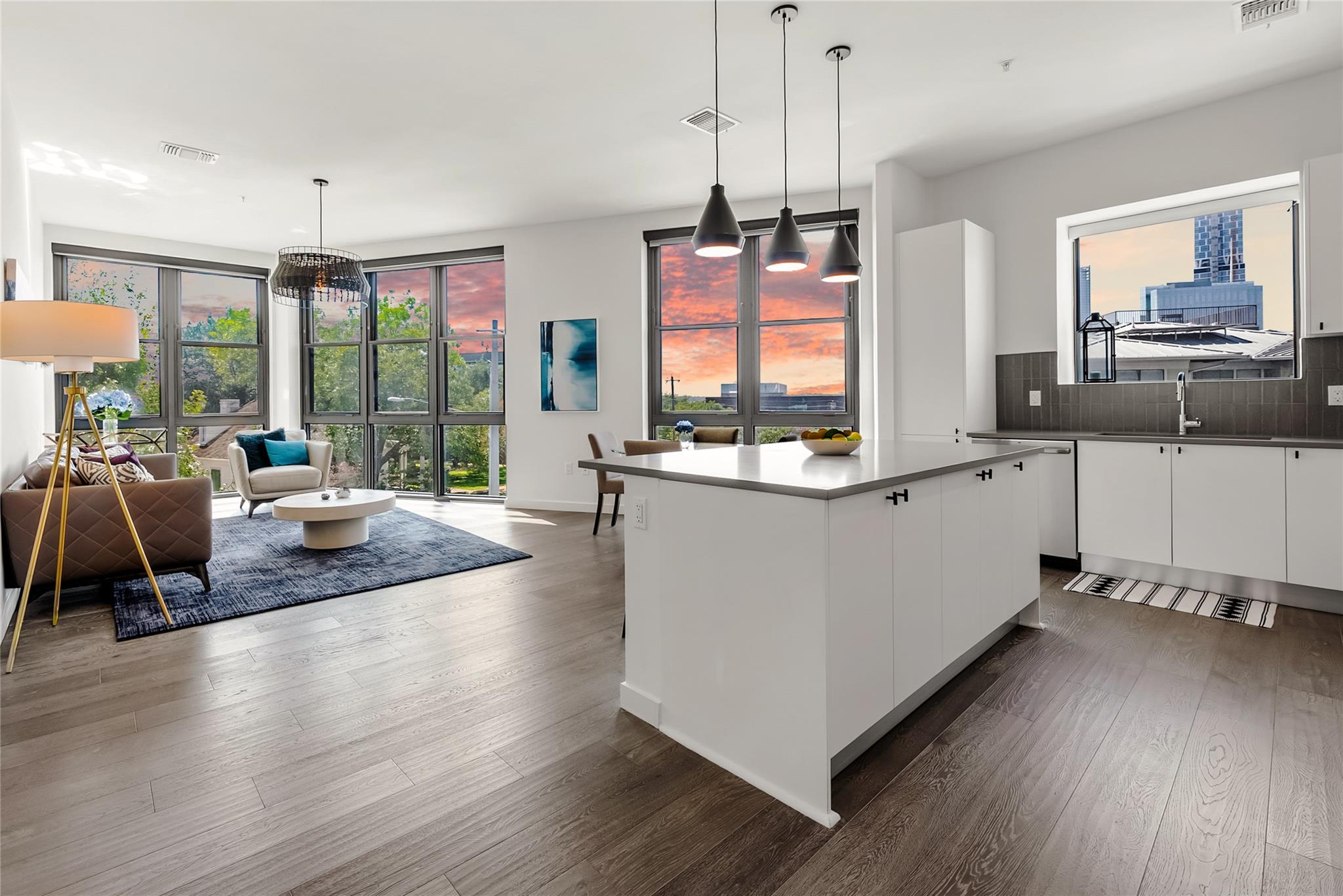 800 Embassy Dr # 337, Austin, TX 78702