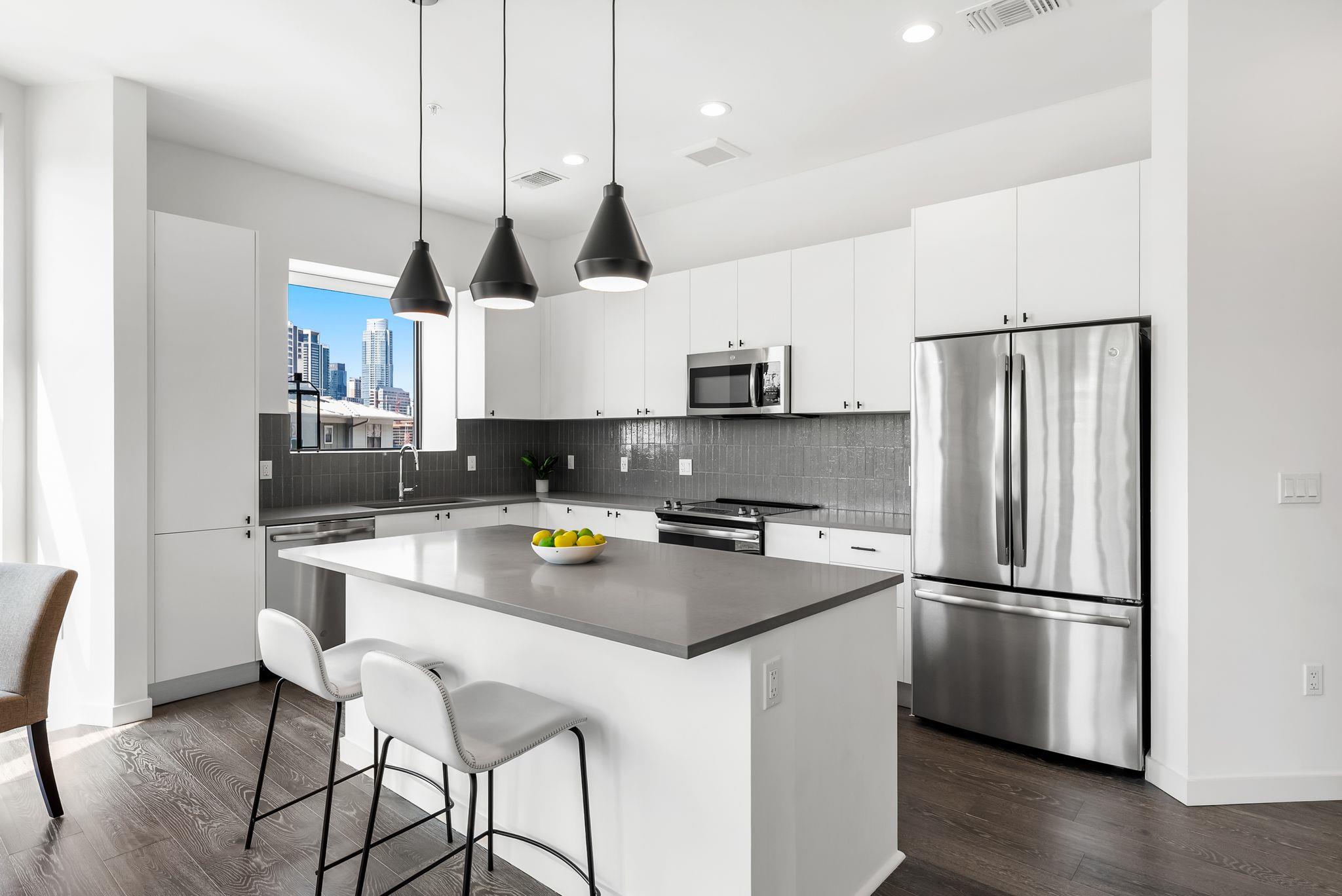 800 Embassy Dr # 337, Austin, TX 78702