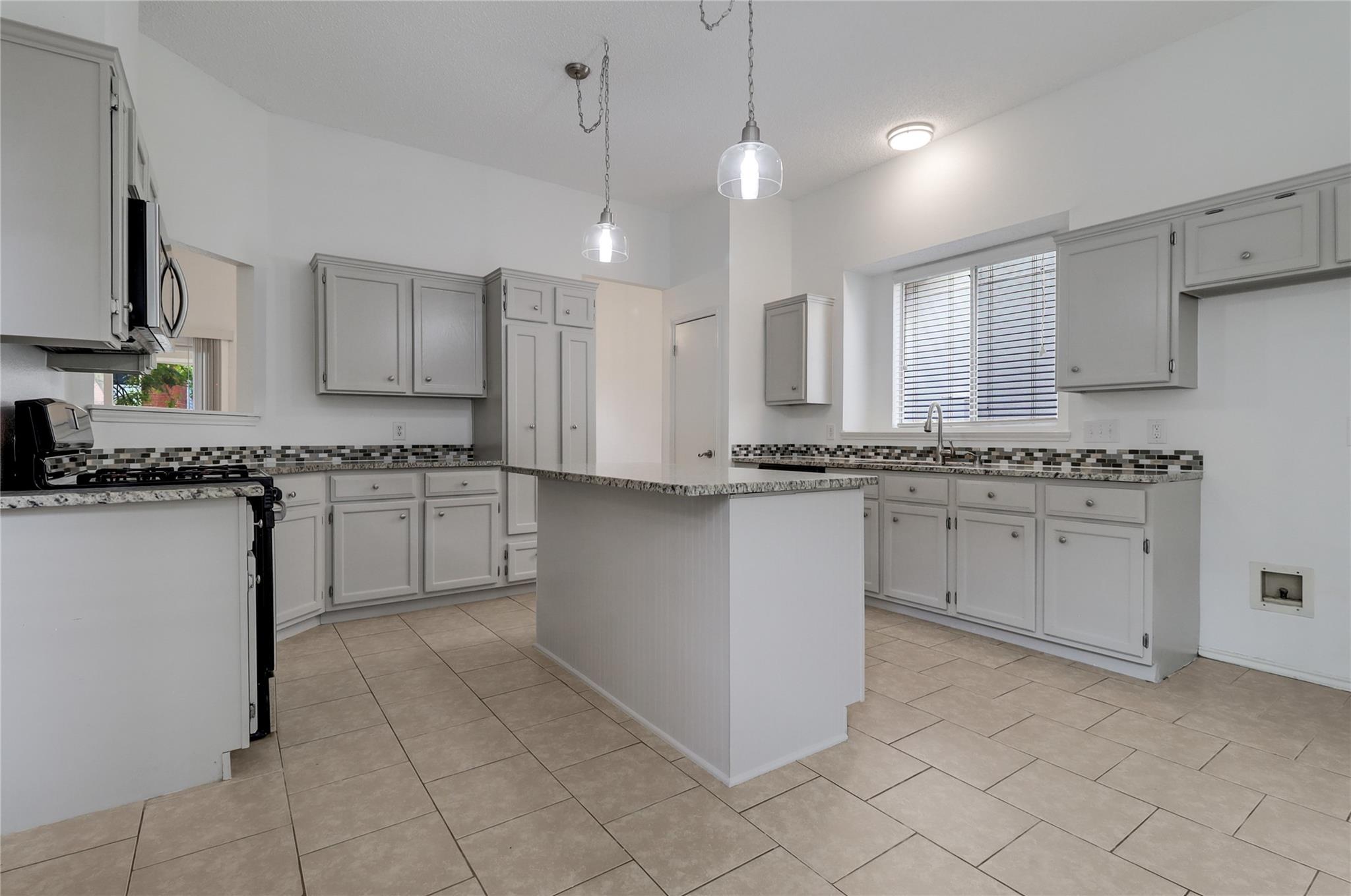 8111 Elkhorn Mountain Trl, Austin, TX 78729