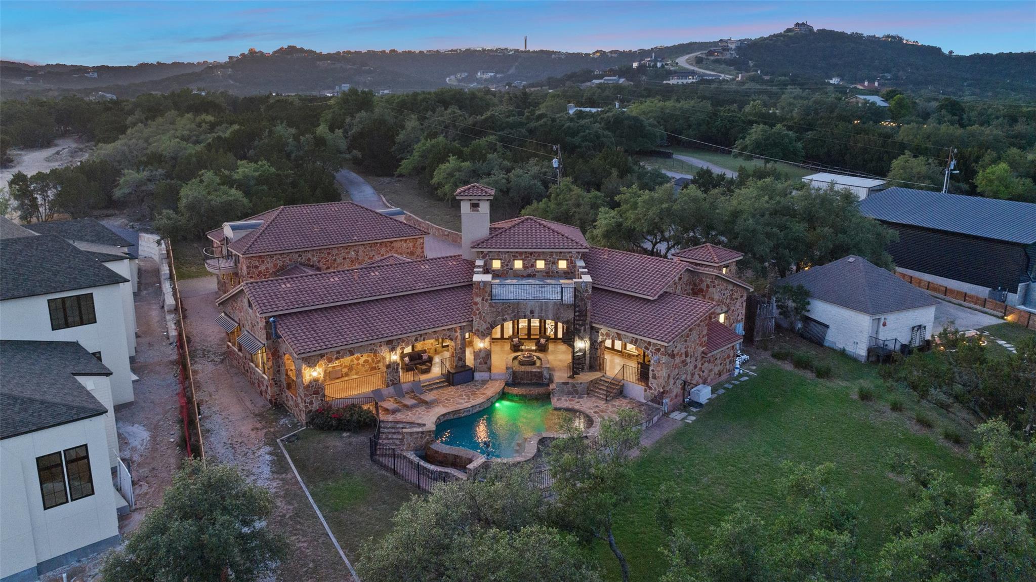 17743 W Reed Parks Rd W, Jonestown, TX 78645