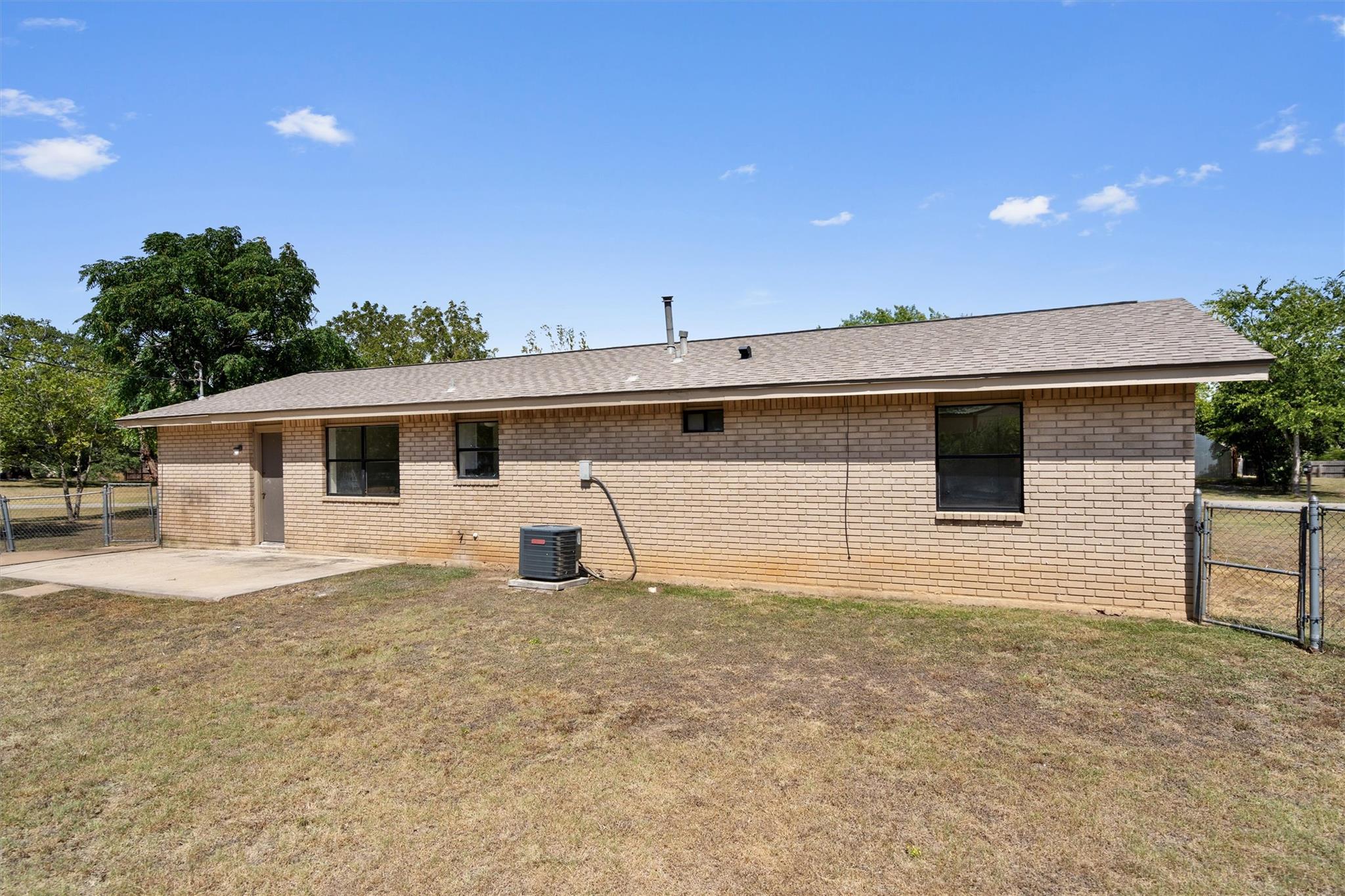 108 Hitching Post Dr, Kyle, TX 78640
