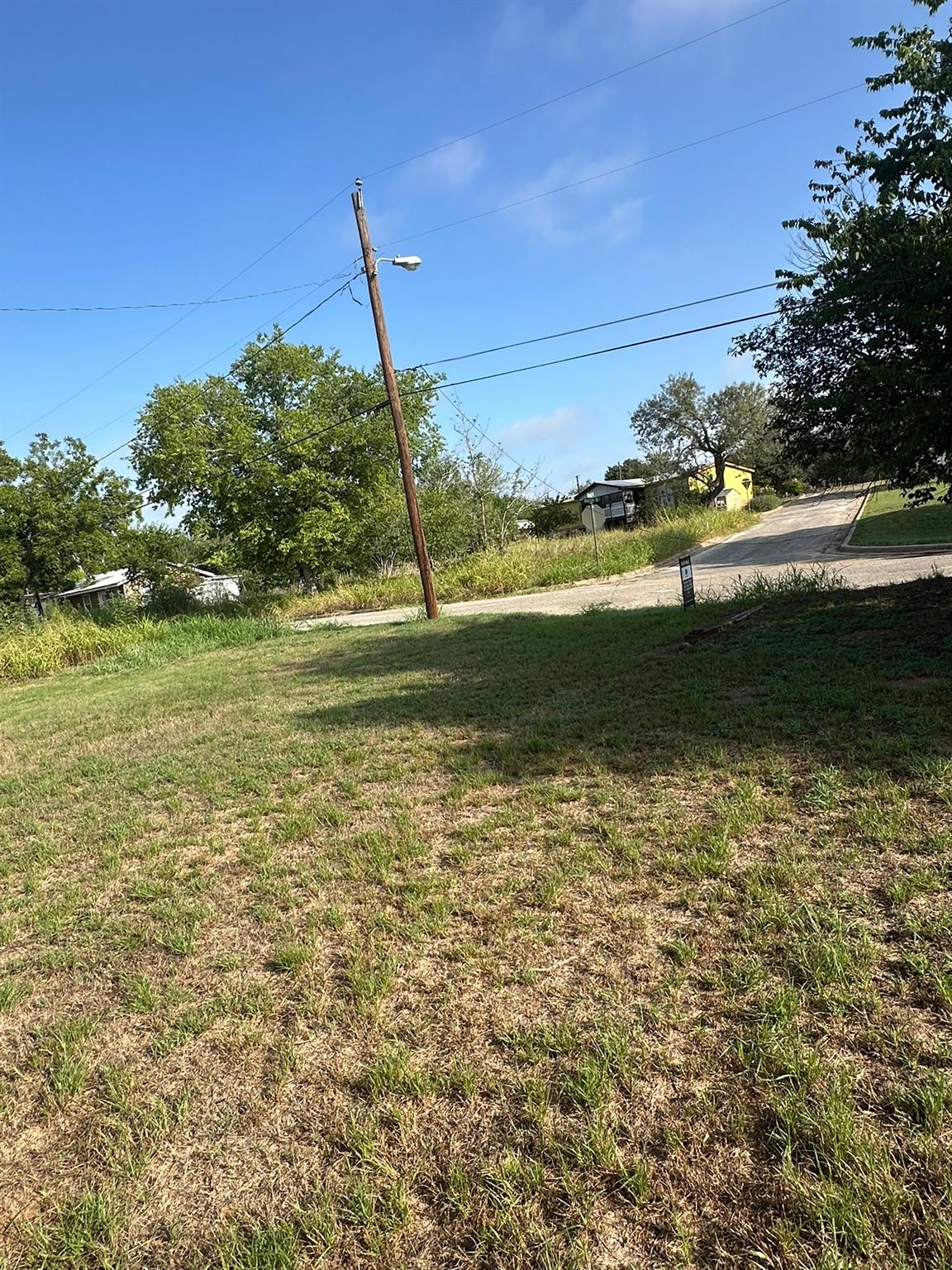 111 Martin St, Luling, TX 78648
