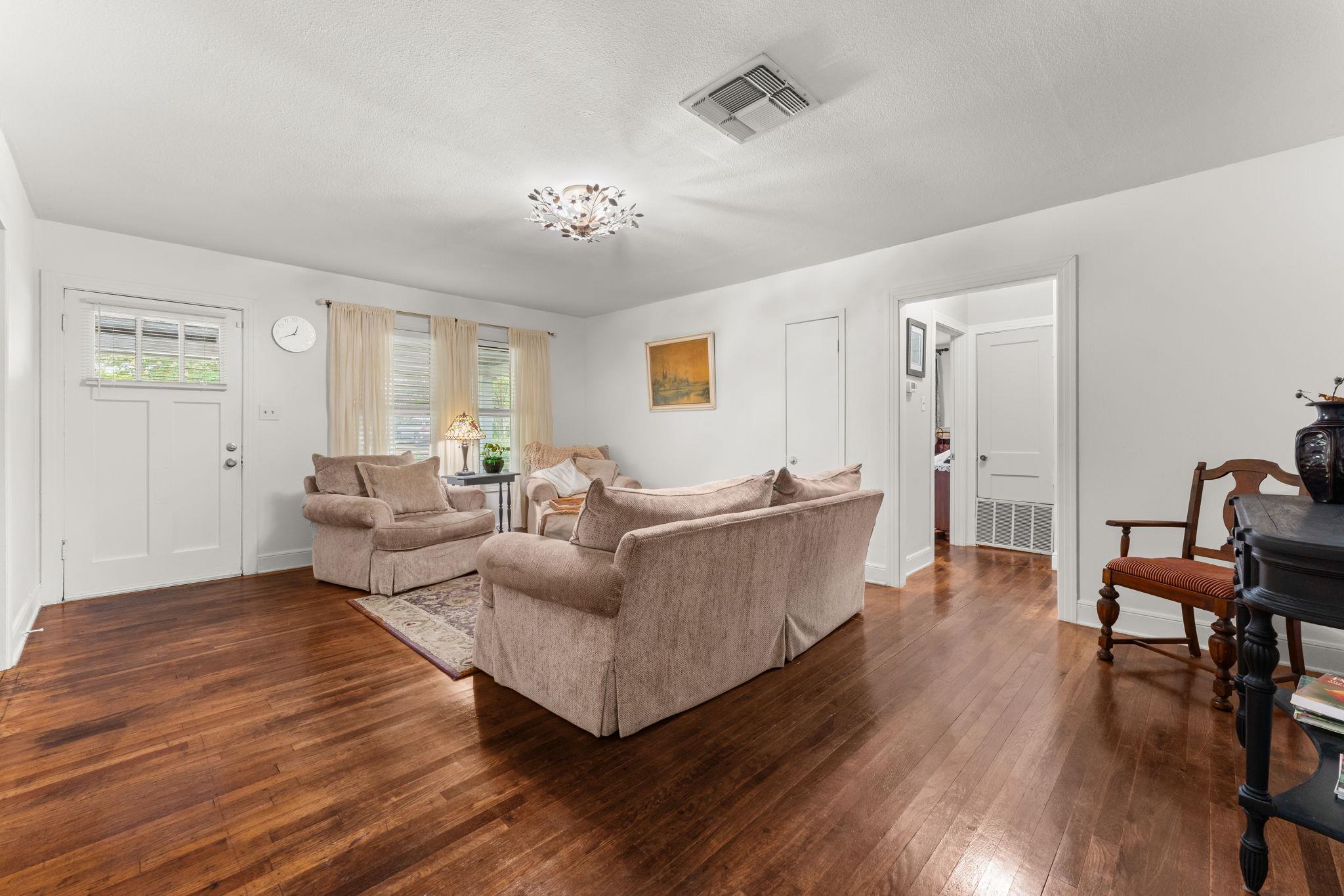 1303 Alegria Rd, Austin, TX 78757