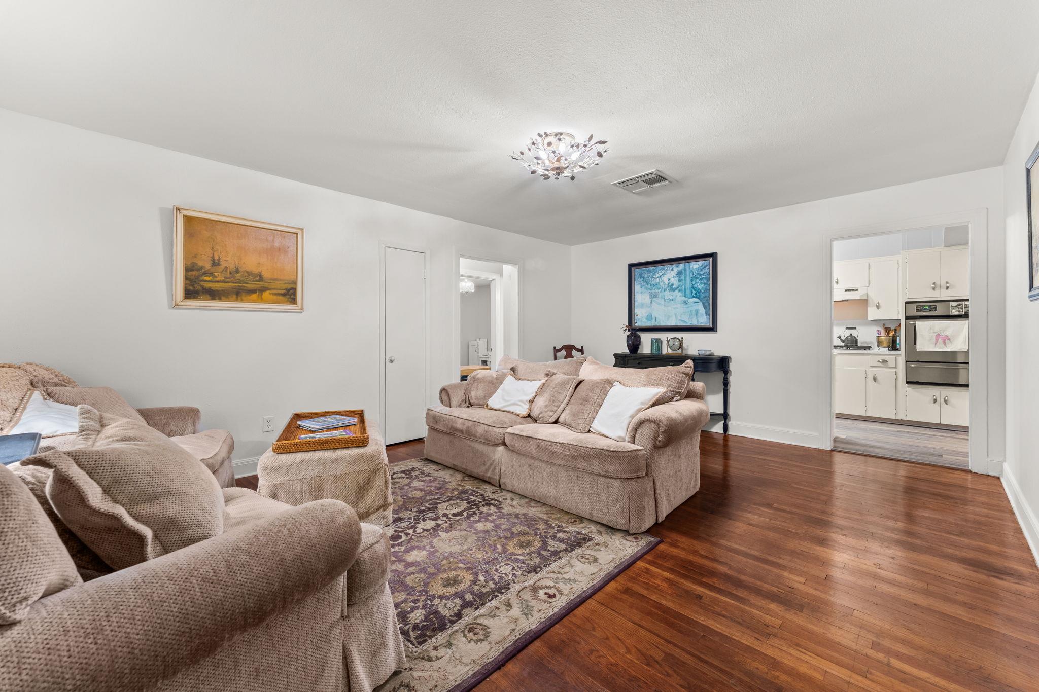 1303 Alegria Rd, Austin, TX 78757