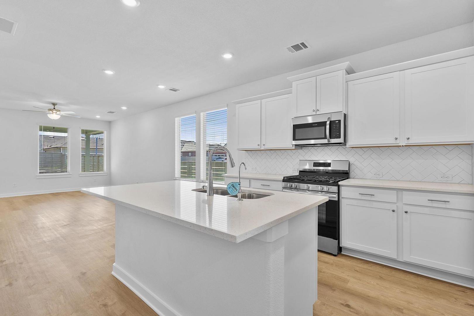 193 Weaver Ln, Bastrop, TX 78602