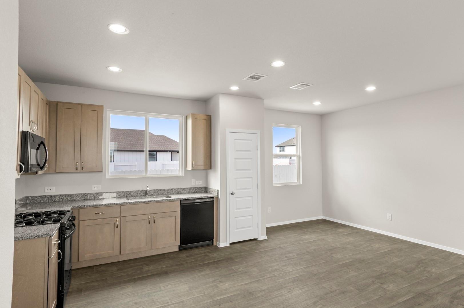 141 Summer Dr, Elgin, TX 78621