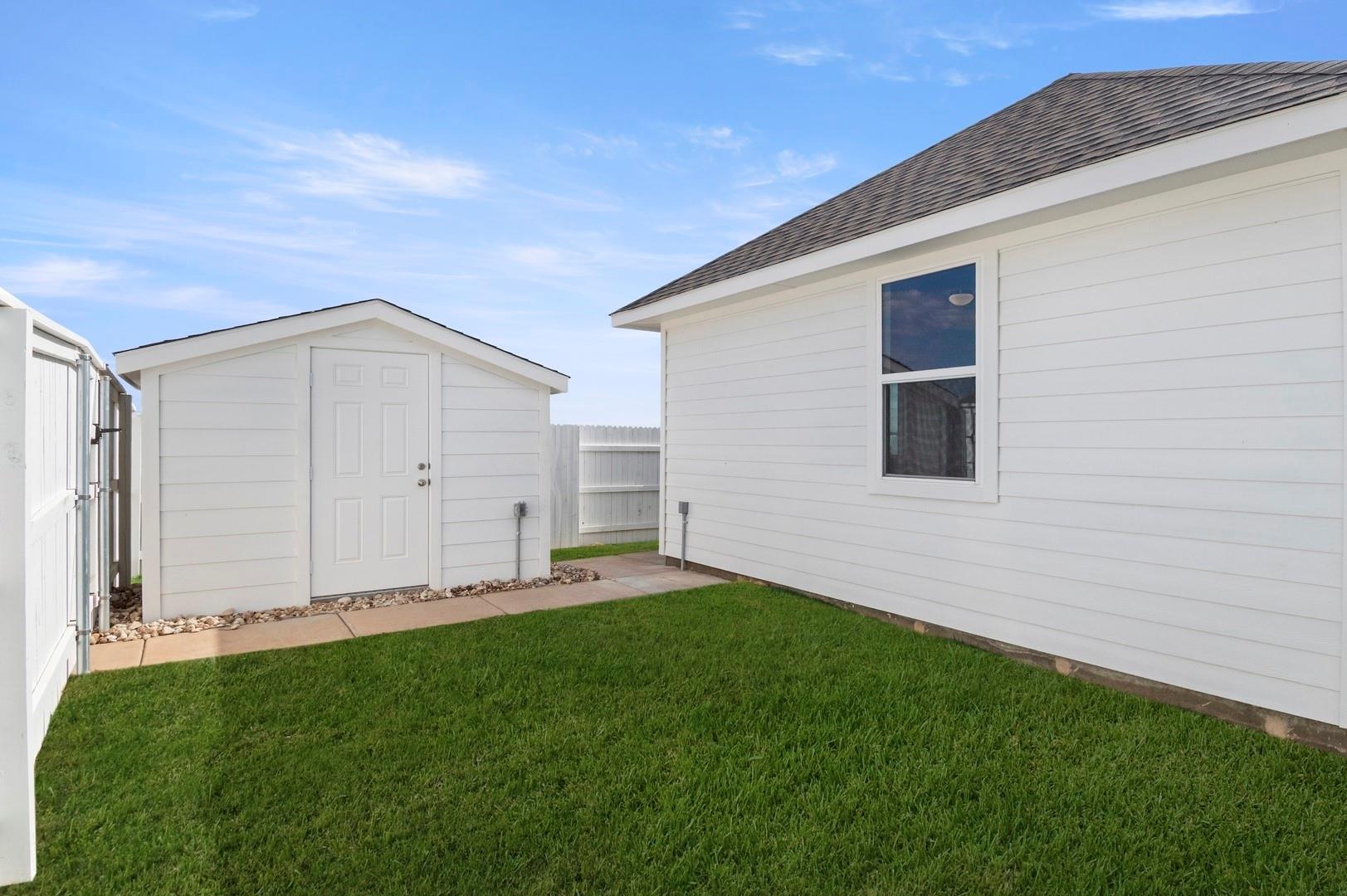 141 Summer Dr, Elgin, TX 78621