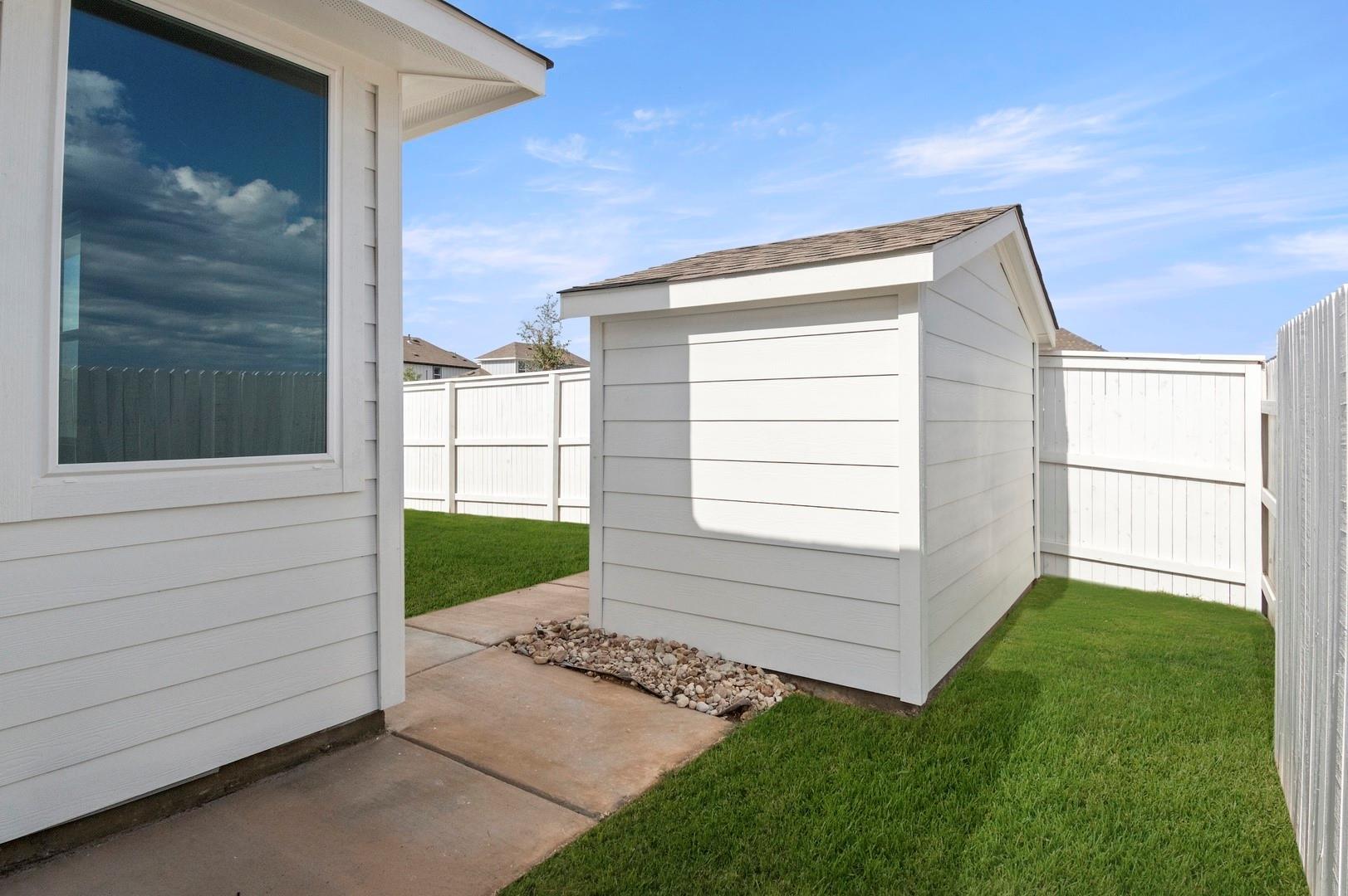 141 Summer Dr, Elgin, TX 78621