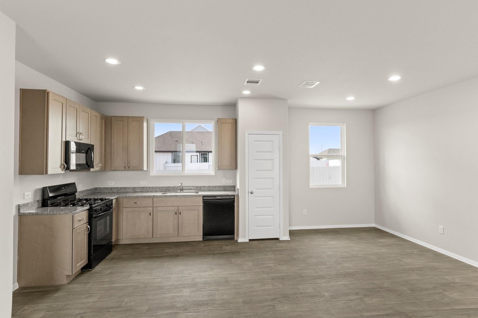 141 Summer Dr, Elgin, TX 78621