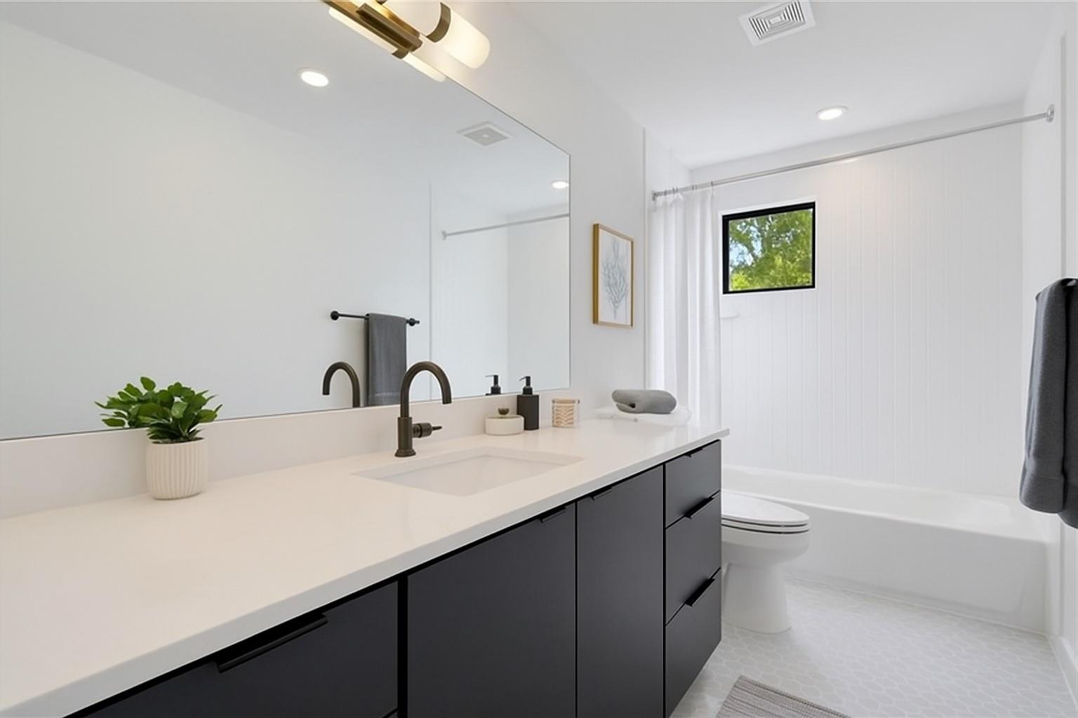 1811 Willow St # A, Austin, TX 78702