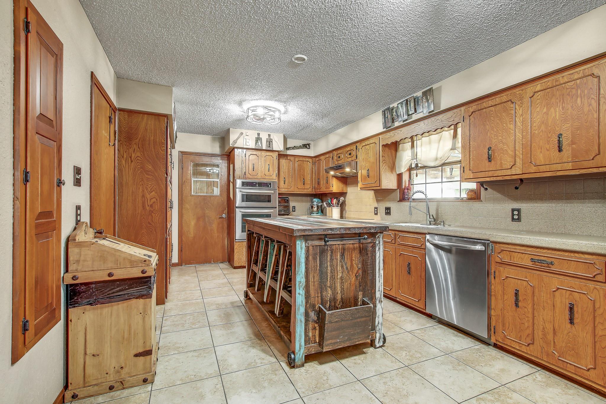 105 Frederick Ln, Thorndale, TX 76577