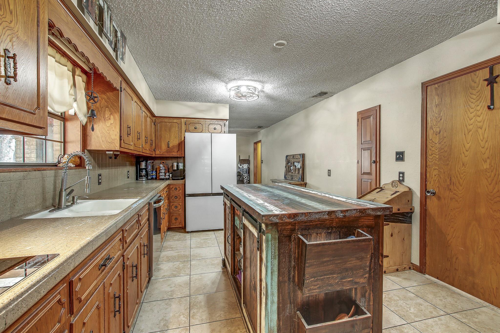 105 Frederick Ln, Thorndale, TX 76577