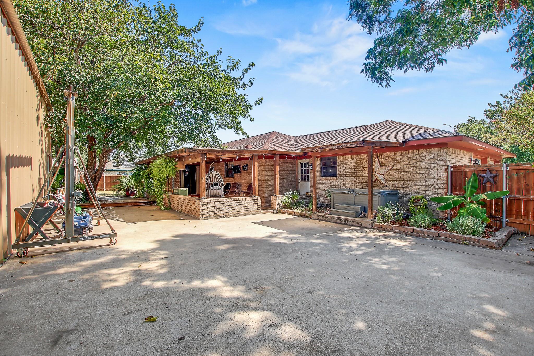 105 Frederick Ln, Thorndale, TX 76577