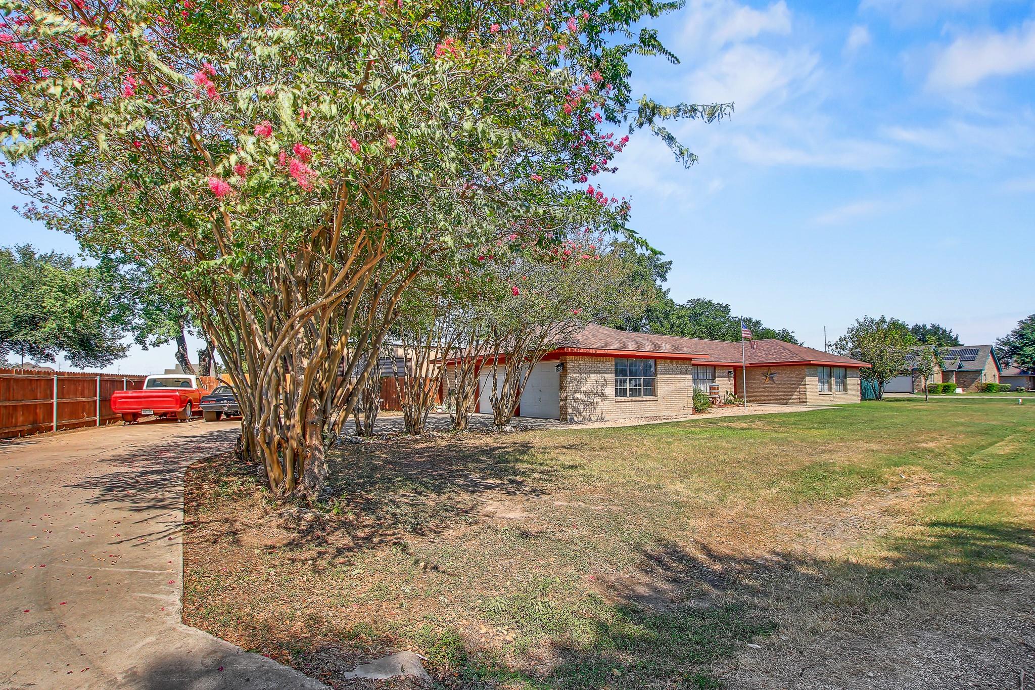 105 Frederick Ln, Thorndale, TX 76577