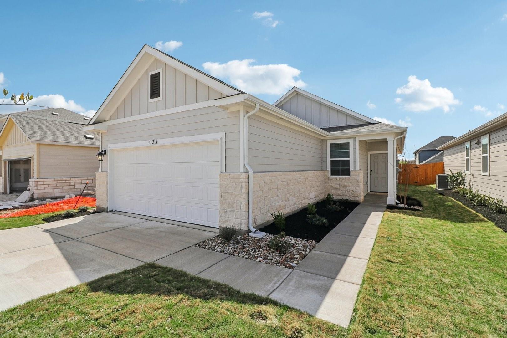 123 Two Bits Ln, Elgin, TX 78621