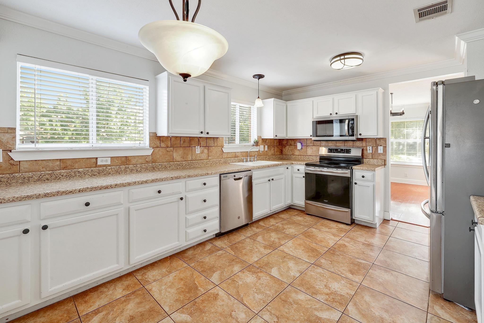 16716 Spotted Eagle Dr, Leander, TX 78641