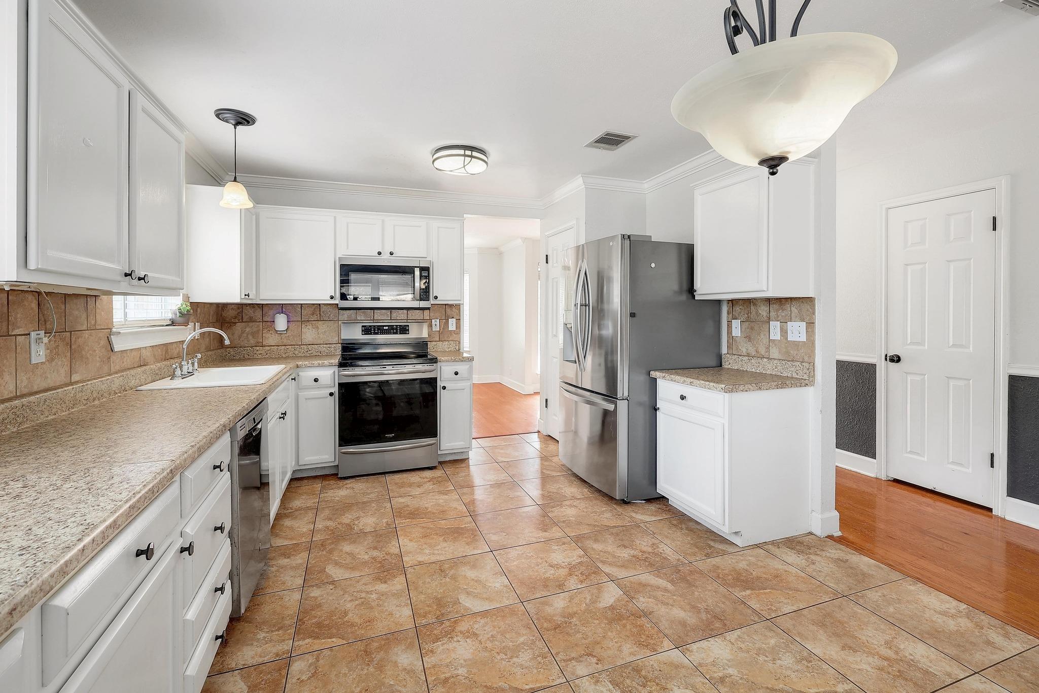 16716 Spotted Eagle Dr, Leander, TX 78641