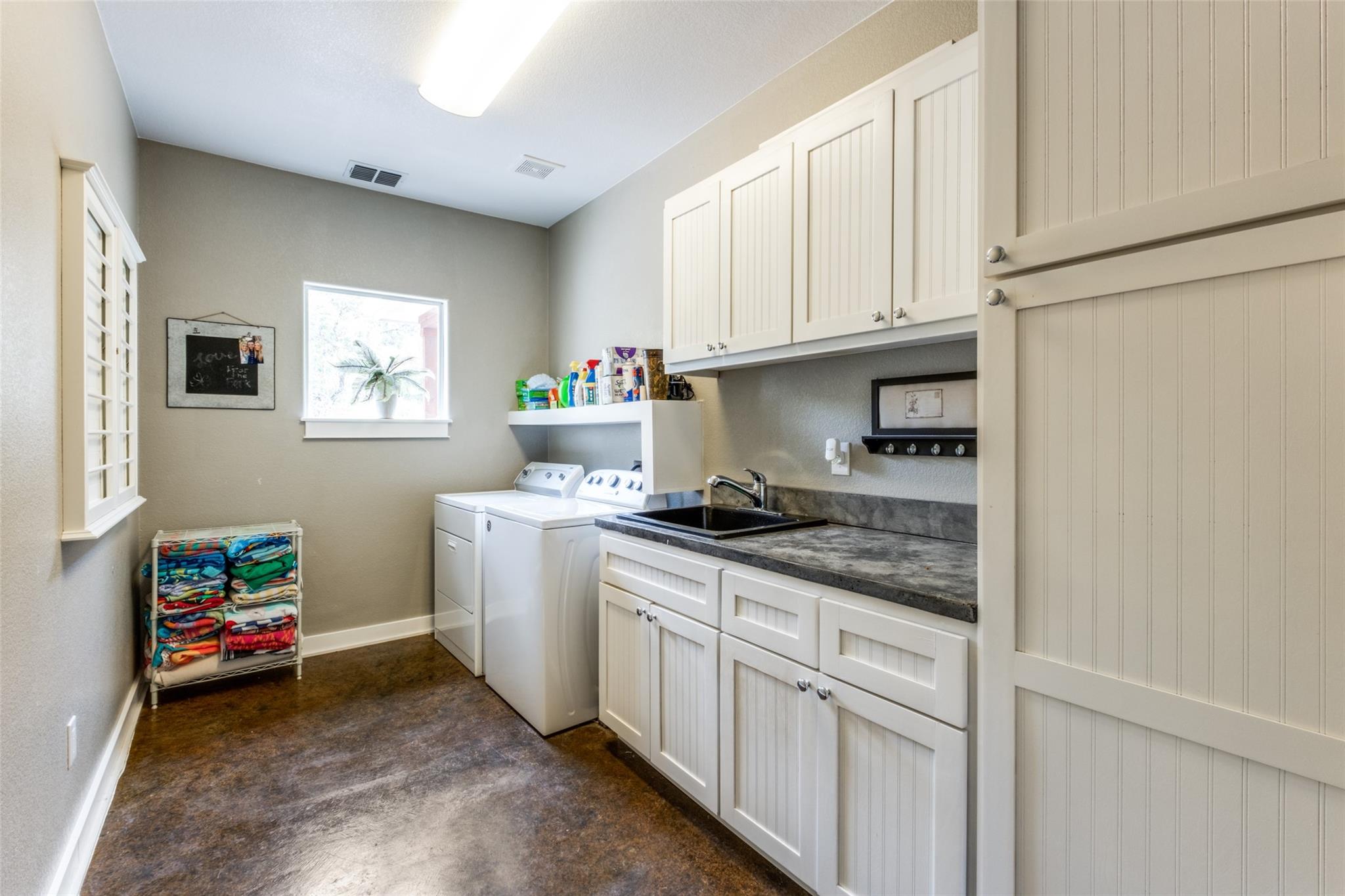 20501 Bee Hive Ln, Spicewood, TX 78669