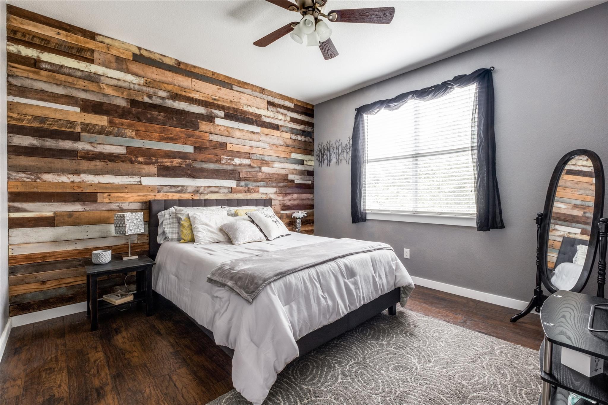 20501 Bee Hive Ln, Spicewood, TX 78669