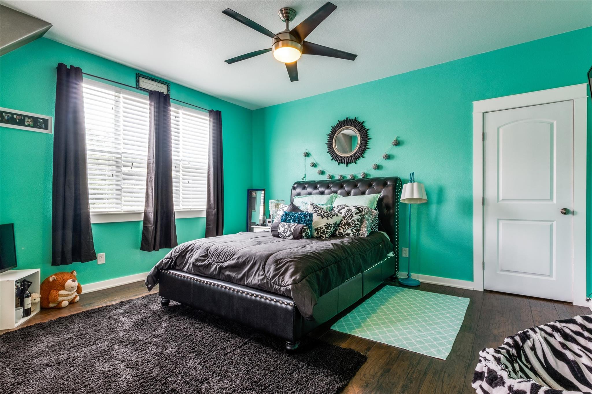 20501 Bee Hive Ln, Spicewood, TX 78669