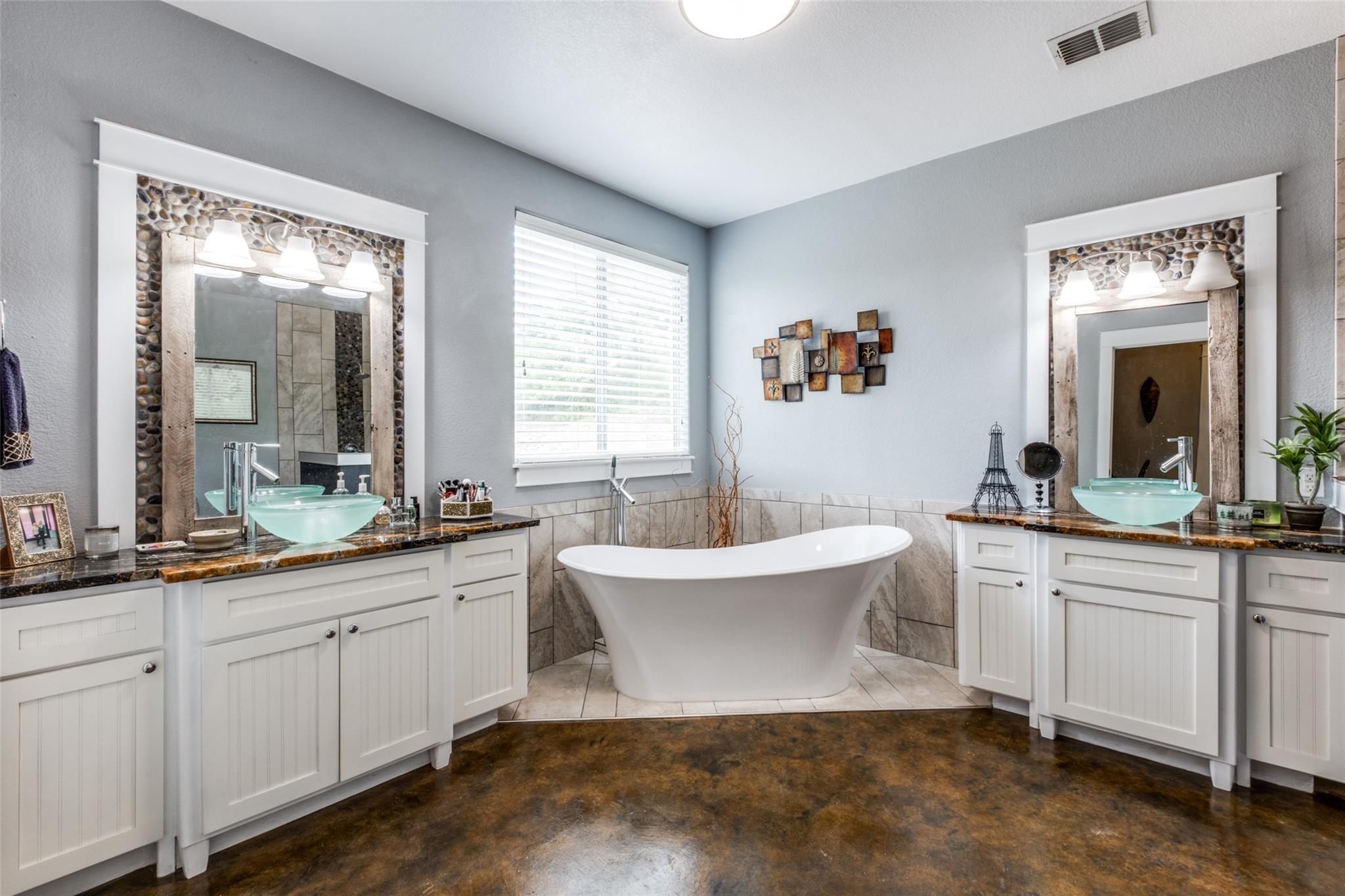 20501 Bee Hive Ln, Spicewood, TX 78669